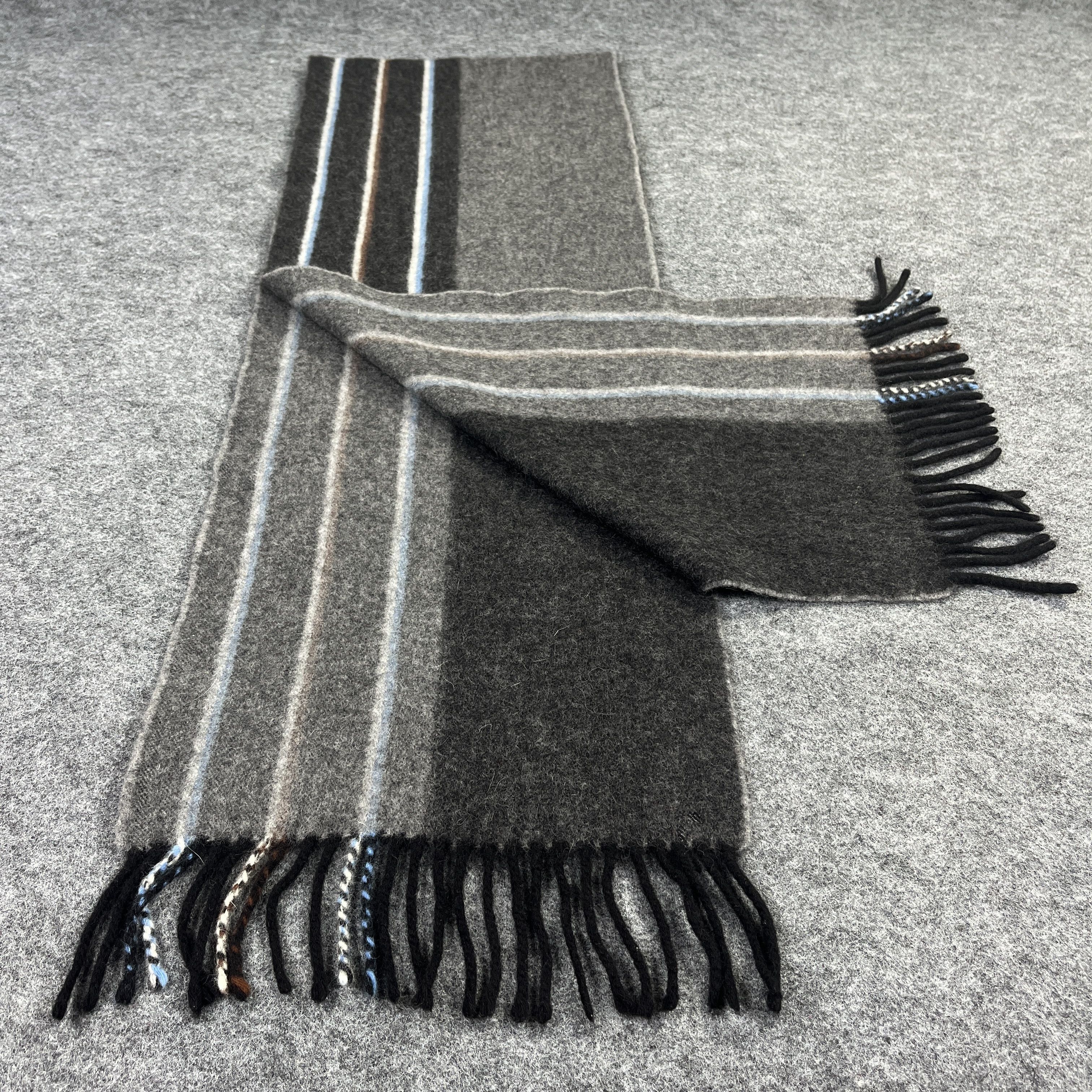 Barneys New York Drake Scarf / Muffler / Neckwear T957 Size ONE SIZE - 3 Thumbnail