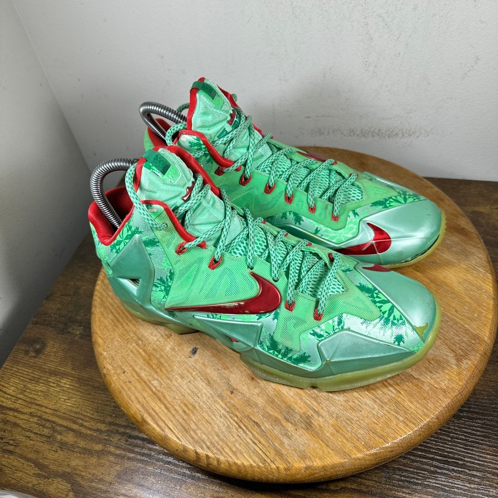 Nike Nike LeBron 11 Low Christmas Men's Size 8 Shoes 616175-301 Size US 8 / EU 41 - 1 Thumbnail