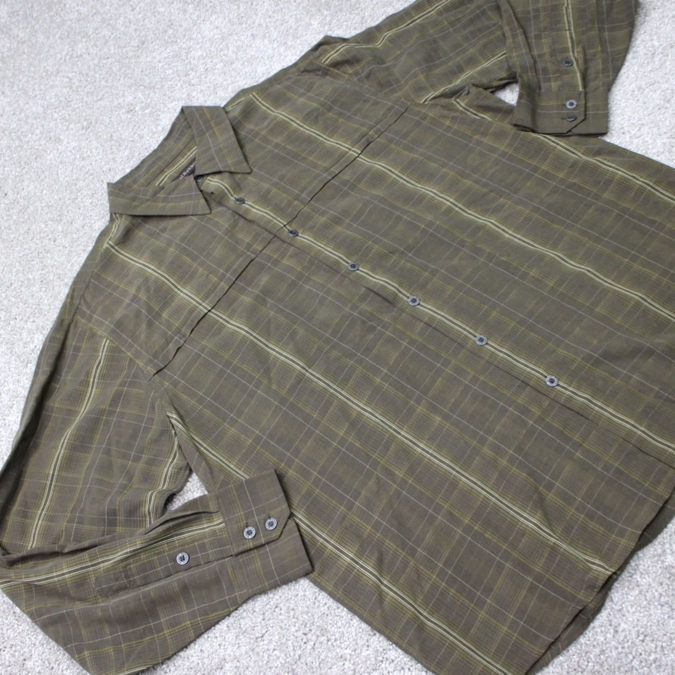 Royal Robbins Royal Robbins Shirt Mens Large Green Modal Rayon/Polyester Blend Long Sleeve Button-Up Collared Pocketed Plaid 83% Modal 17% Polyester Size US L / EU 52-54 / 3 - 7 Thumbnail