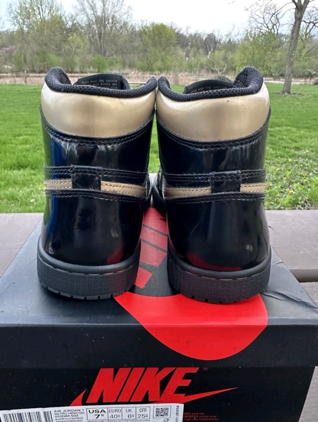 Jordan Brand Air Jordan Retro 1 High OG Black Metallic Gold Size 7.5 Men Size US 7.5 / EU 40-41 - 5 Thumbnail