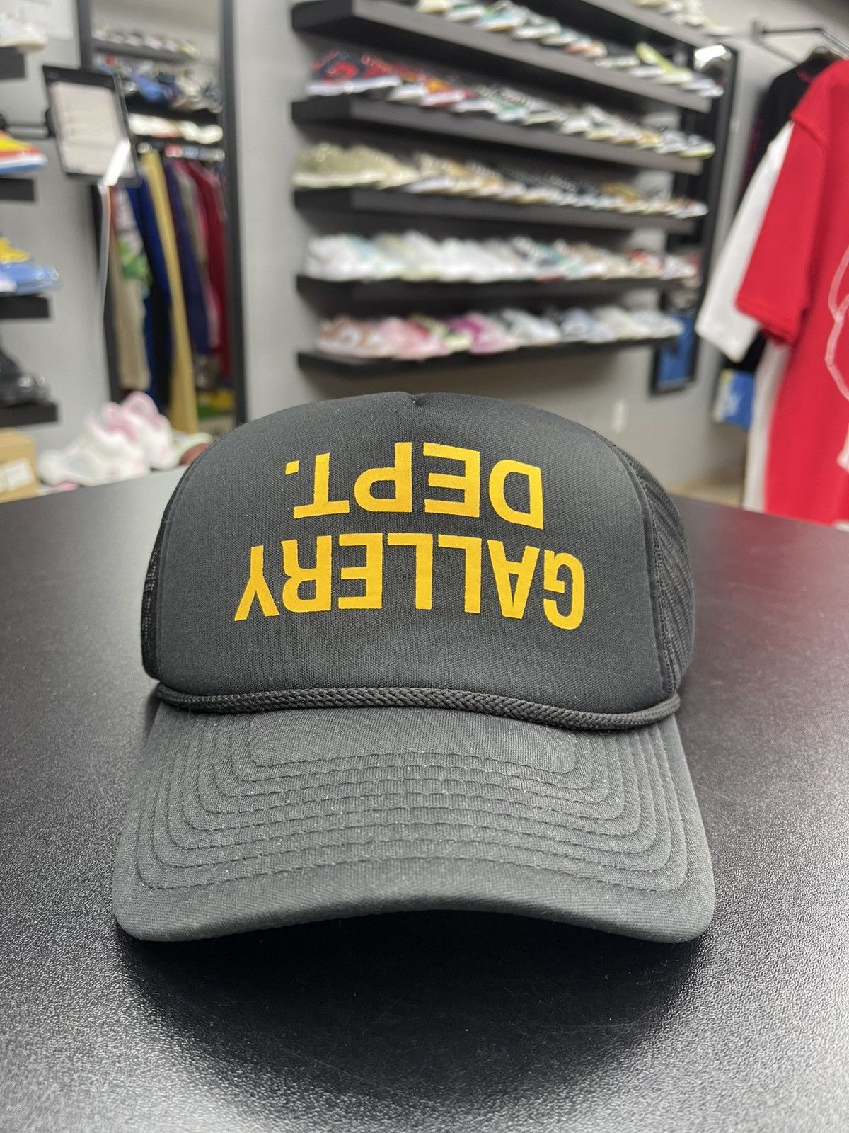 Gallery Dept. Gallery Dept. Logo Trucker Hat Snapback Black Size ONE SIZE - 1 Thumbnail