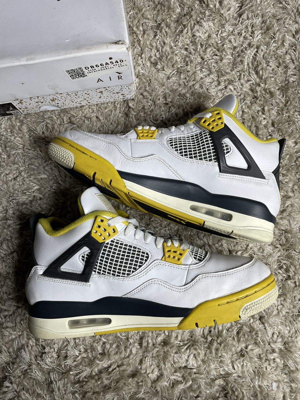 Jordan Brand Jordan 4 Sulfur Size US 10.5 / EU 43-44 - 3 Thumbnail