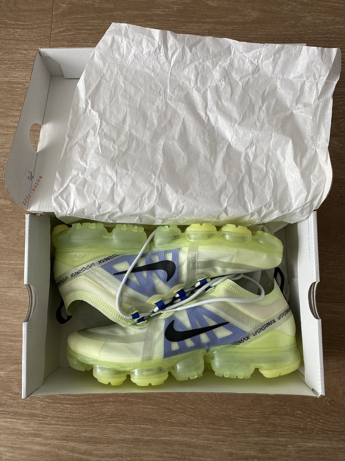 Nike Nike Air VaporMax 2019 Barely Volt Size US 10 / EU 43 - 2 Thumbnail