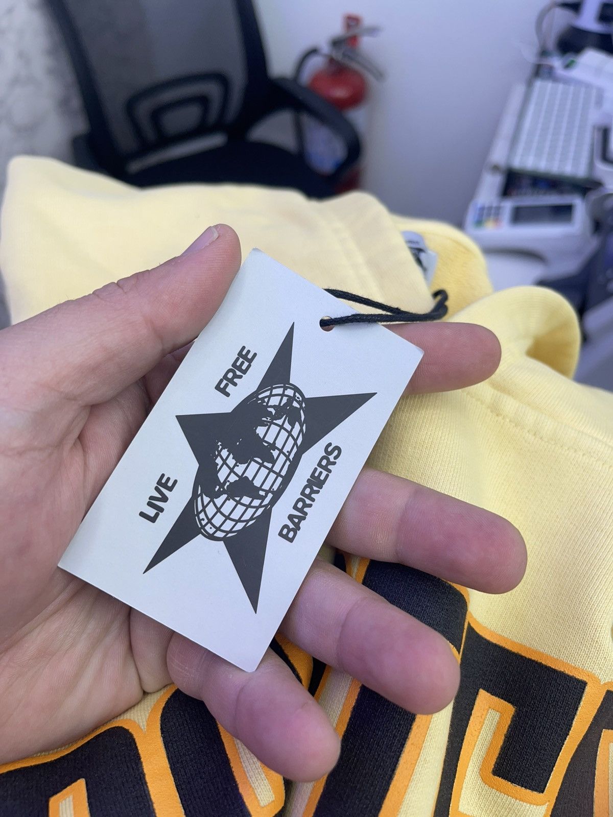 Barriers Barriers “leadership” hoodie (yellow) Size US XL / EU 56 / 4 - 5 Thumbnail
