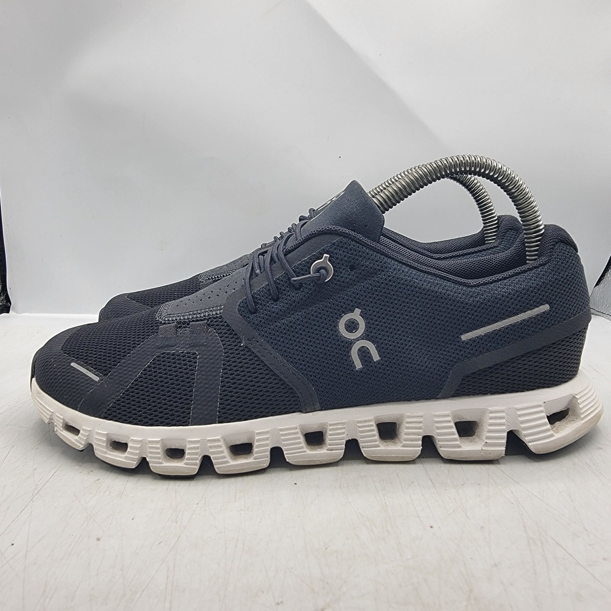 On On Cloud 5 Womens 8.5 Black White Athletic Sneaker Shoes Out Size US 8.5 / IT 38.5 - 12 Thumbnail