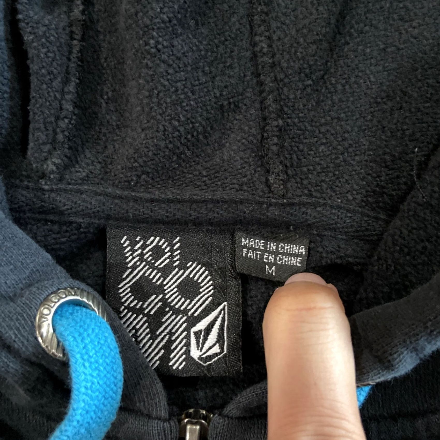 Volcom VINTAGE Volcom Hoodie Men M Black Blue Full Zip Heavyweight Camouflage Logo 90s Mens Size US M / EU 48-50 / 2 - 2 Thumbnail