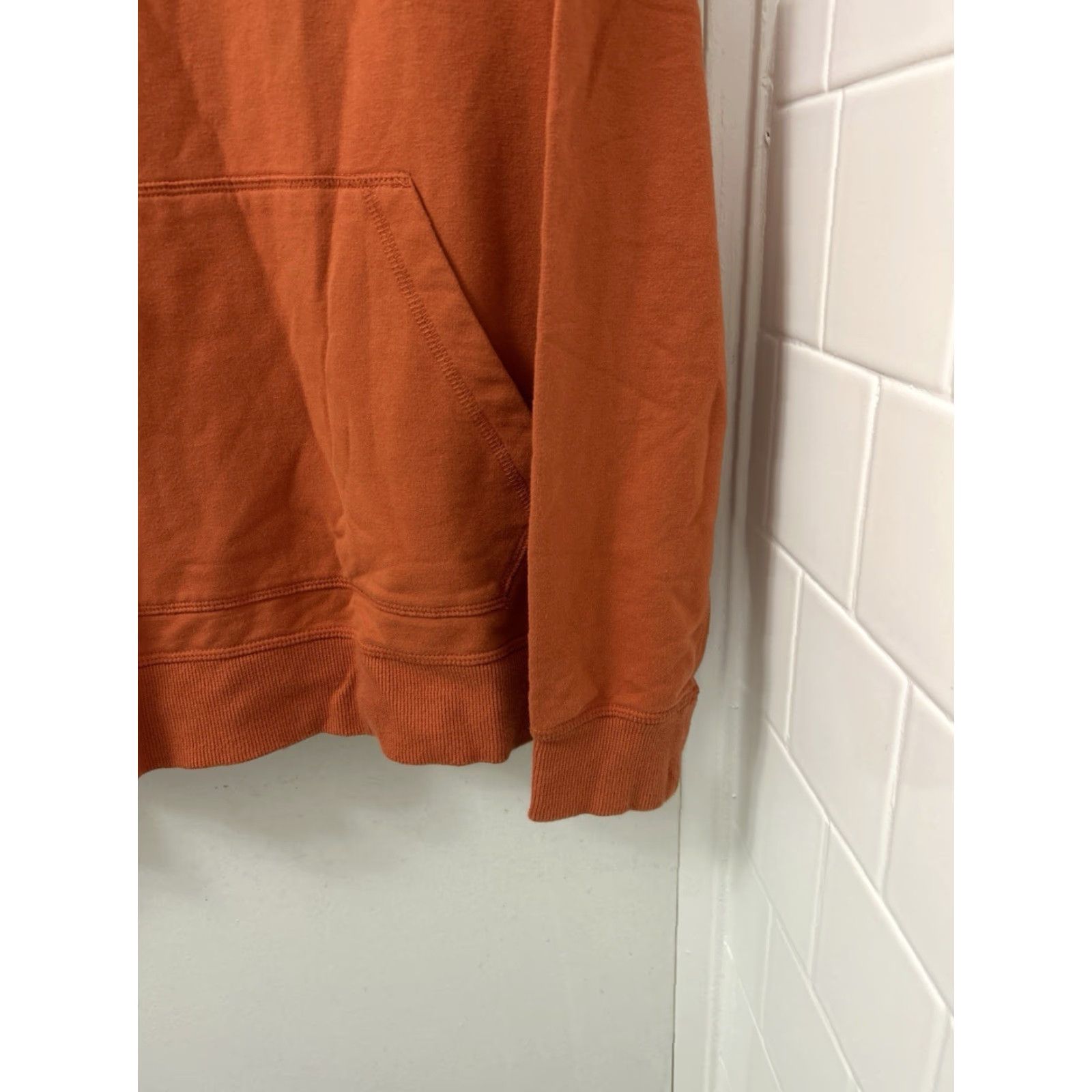 Vintage L.L.Bean Hoodie Mens M Orange Pullover Hooded Sweatshirt 514927 Comfort Camp Slightly Fitted Kangaroo Pocket Regular Length 27” 22” Pit to Pit Size US M / EU 48-50 / 2 - 7 Thumbnail
