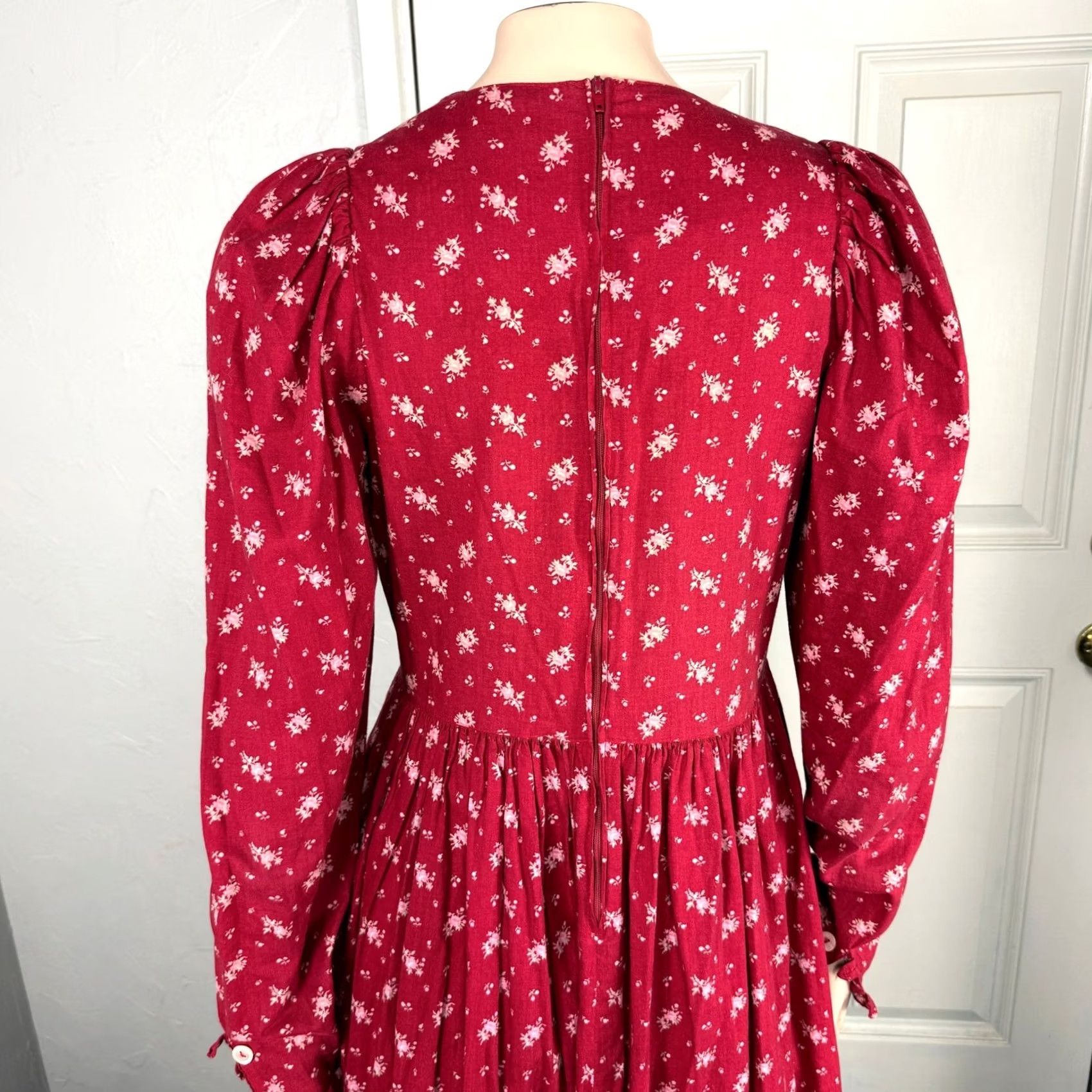 Laura Ashley VINTAGE Laura Ashley Dress Floral Cotton Women's Casual Midi Red Long Sleeve Crew Neck Button Cottagecore UK 12 US 10 Size L / US 10 / IT 46 - 5 Thumbnail