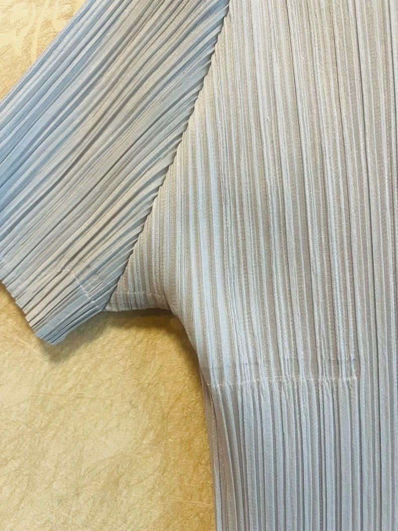 Issey Miyake size:3 Dark grey pleated short-sleeved shirt