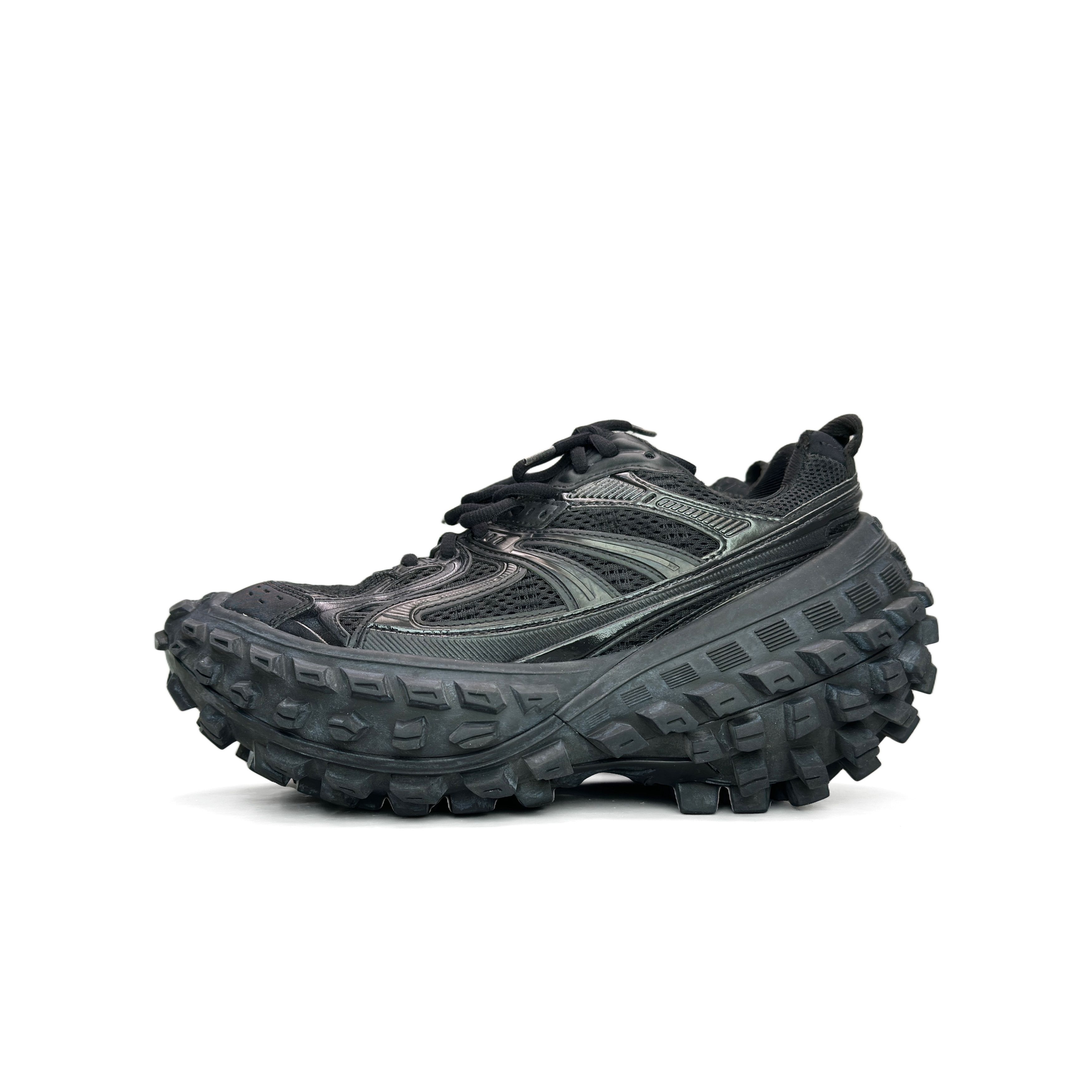 Balenciaga Balenciaga Defender Low-Top Sneakers Size 38 Size US 8 / IT 38 - 1 Thumbnail