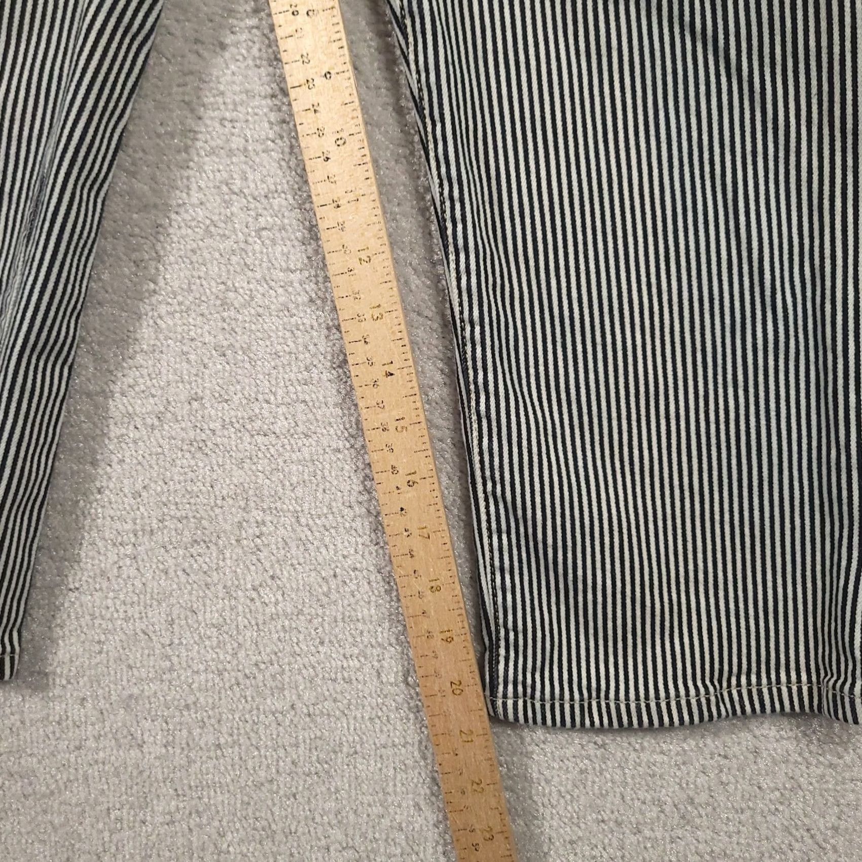 Old Navy St. John's Bay Crop Pants Women’s 4 White Black Pin-Stripe Capri Denim Jeans Shoes? Size 27" / US 4 / IT 40 - 5 Thumbnail