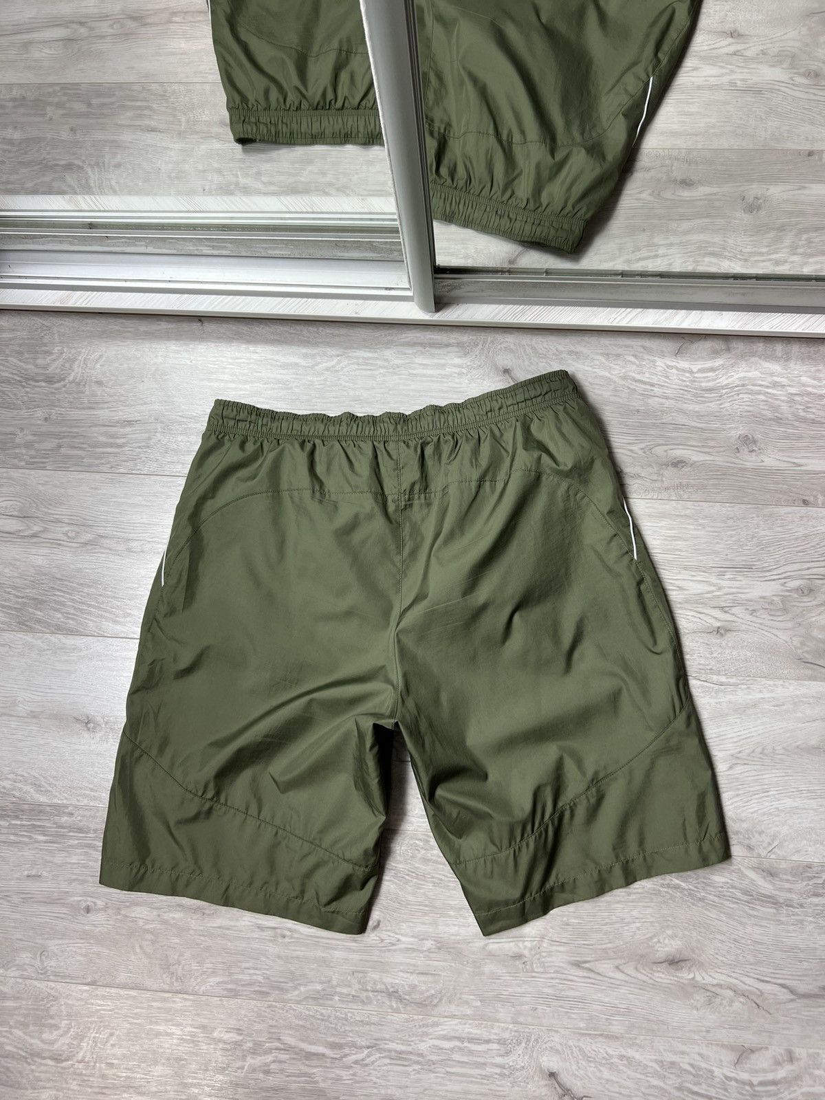 Nike × Vintage Vintage Nike Embroidered Swoosh Logo Nylon Shorts Size L Size US 34 / EU 50 - 7 Thumbnail