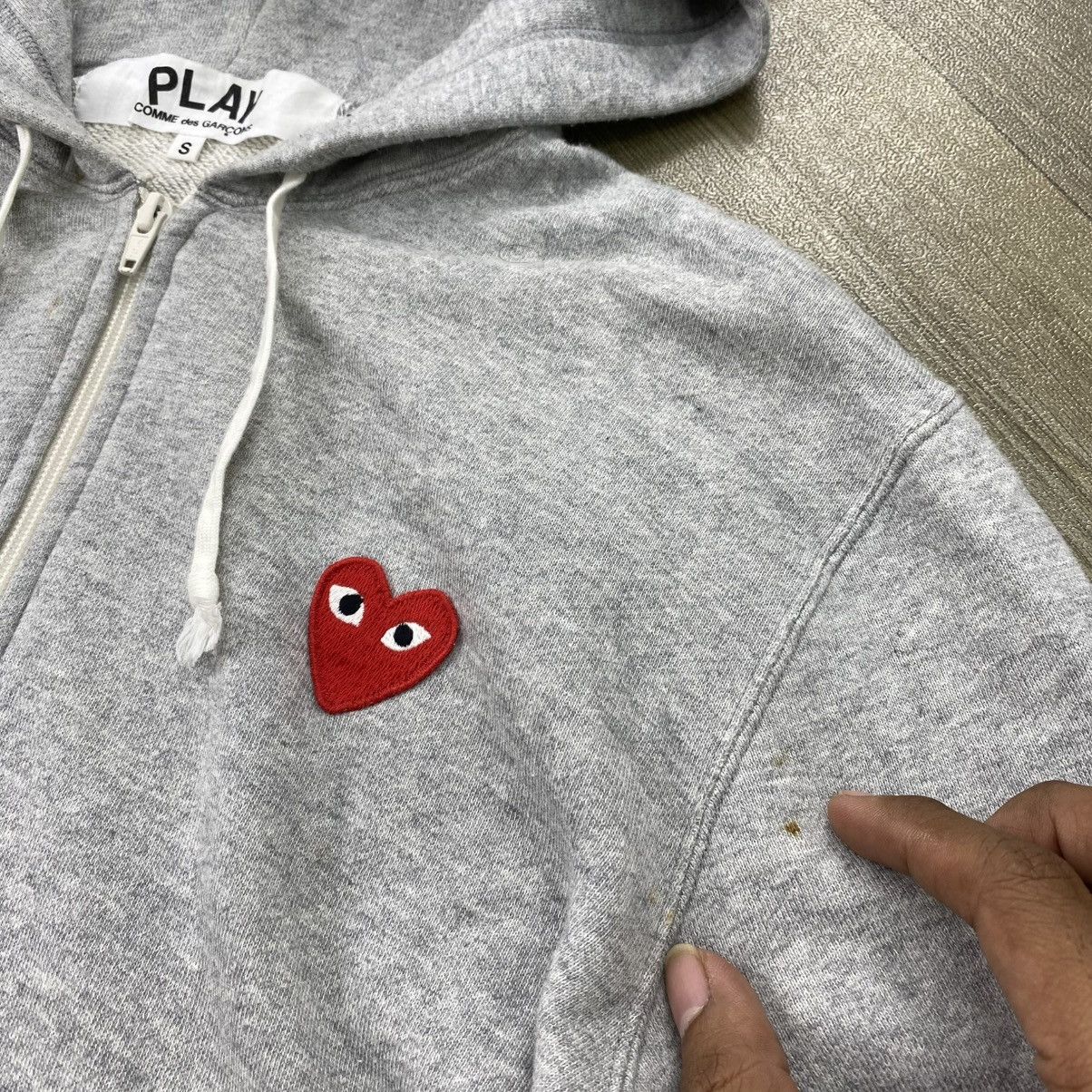 Comme des Garcons PLAY 🇯🇵 Comme Des Garçons Play Red Heart CDG Zip Hoodie Luxury Size US S / EU 44-46 / 1 - 4 Thumbnail
