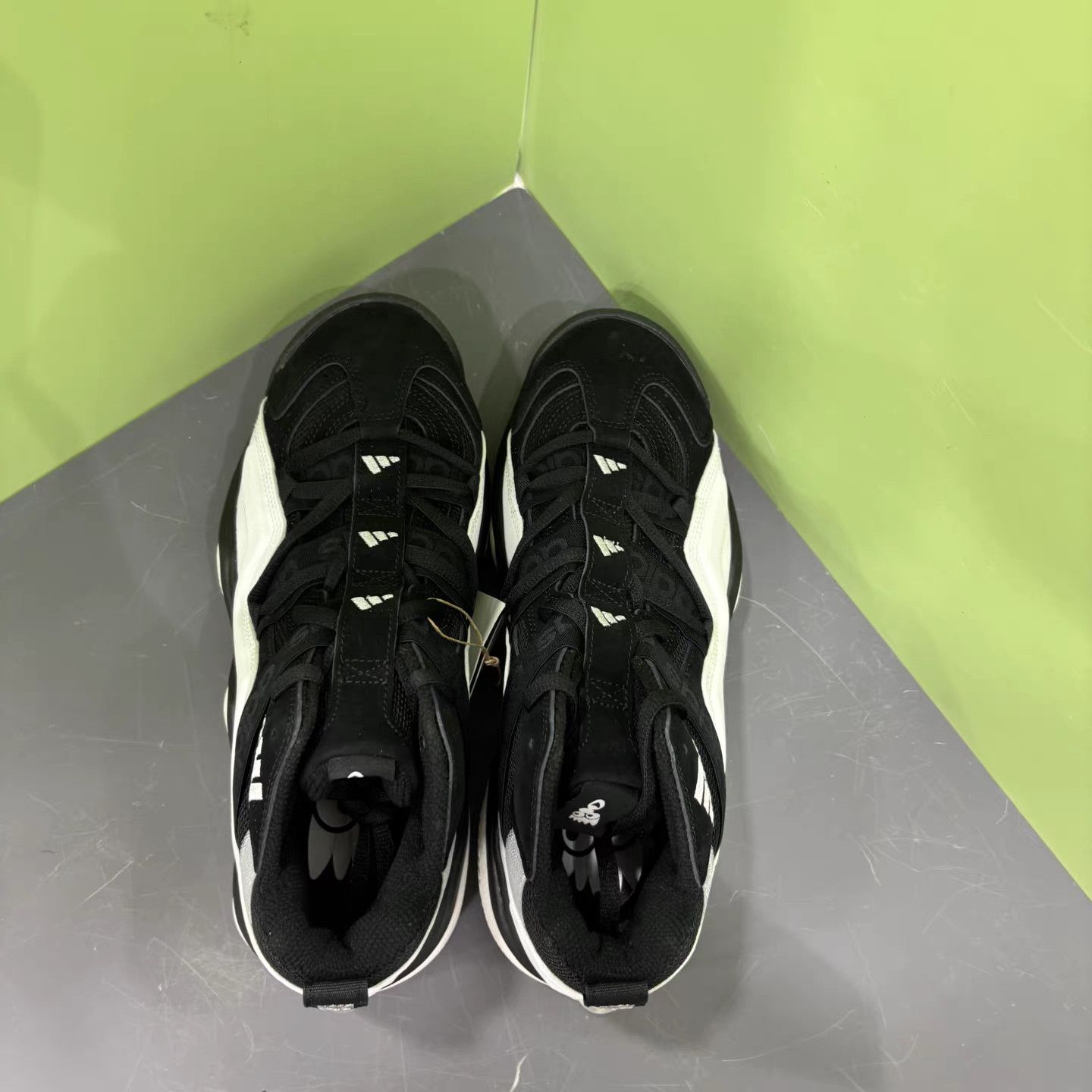 Adidas adidas Top Ten 2000 (Kobe) Black/White Basketball Shoes K15 Size US 10 / EU 43 - 7 Thumbnail