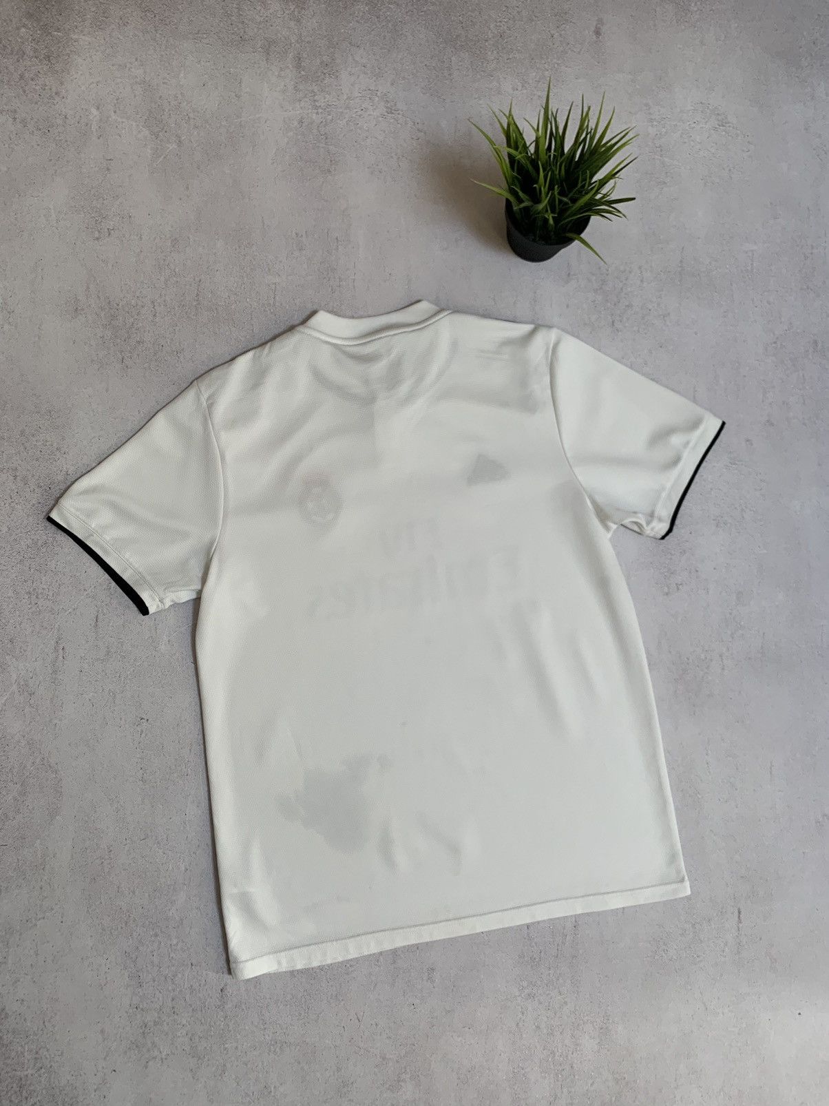 Adidas Vintage Adidas Real Madrid T Shirt Tee Jersey Soccer Home Size US L / EU 52-54 / 3 - 9 Thumbnail