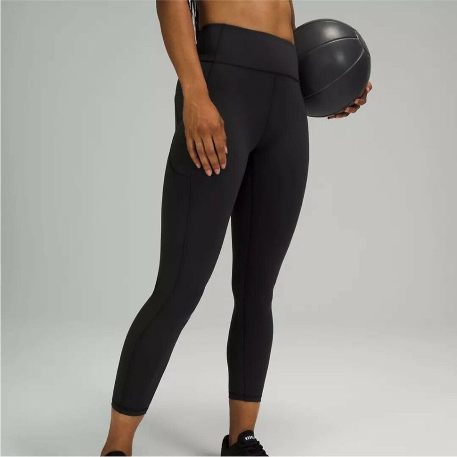 Lululemon 06 - NWOT Black Lululemon High-Rise Tight25" size 0 Size 25" / US 0 / IT 36 - 2 Thumbnail