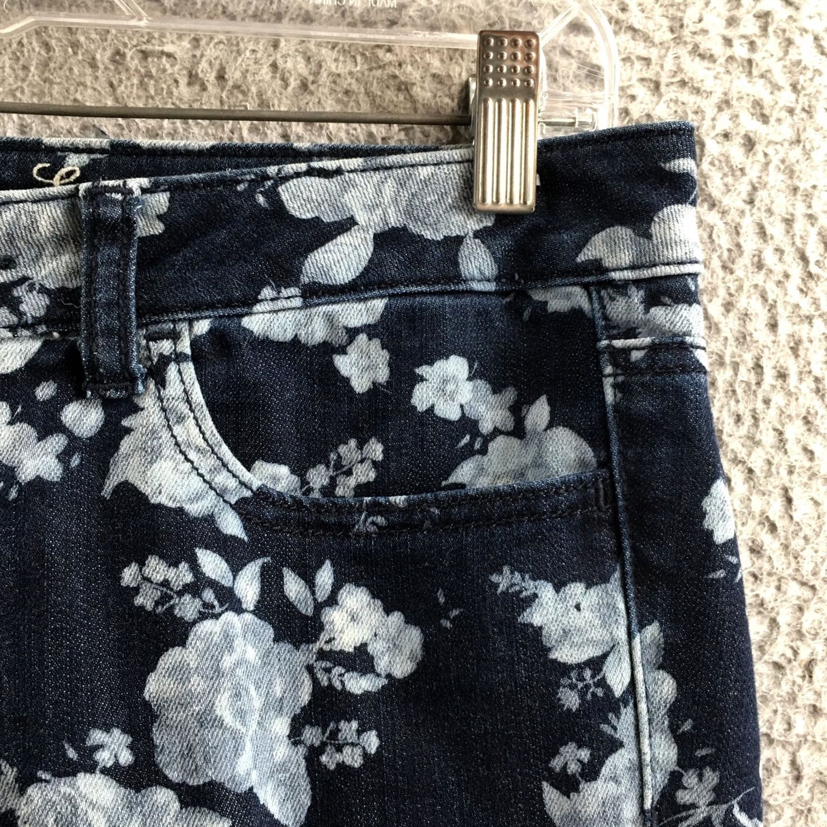 American Eagle Outfitters American Eagle Jegging Jeans Womens 8 Regular Blue Denim Floral Print Low Rise Jeans Womens 8 Regular Blue Floral Print Denim Size 30" / US 8 / IT 44 - 4 Thumbnail