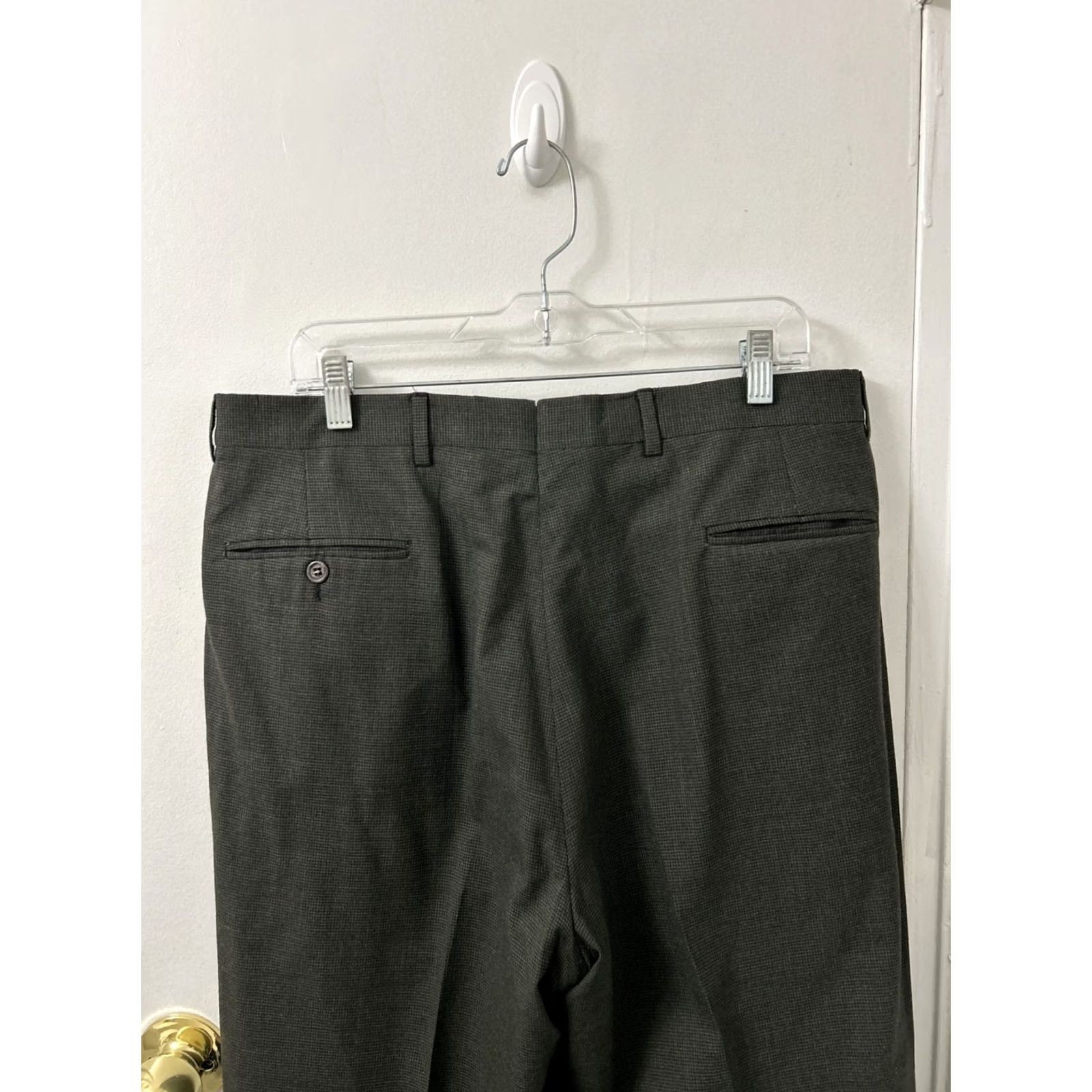 Jos. A. Bank VINTAGE Jos A Bank Pants Mens Size 36x31 Green 100% Wool Pleated Cuffed Dress Pants Zipper Closure Regular Straight USA Theme Mens Size US 36 / EU 52 - 7 Thumbnail