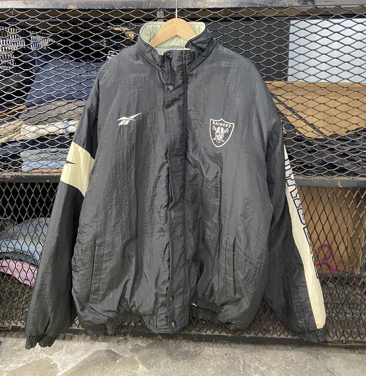 NFL ❤️‍🔥SEND OFFER❤️‍🔥 90S RAIDERS REEBOK NFL BOMBERS Size US L / EU 52-54 / 3 - 5 Thumbnail