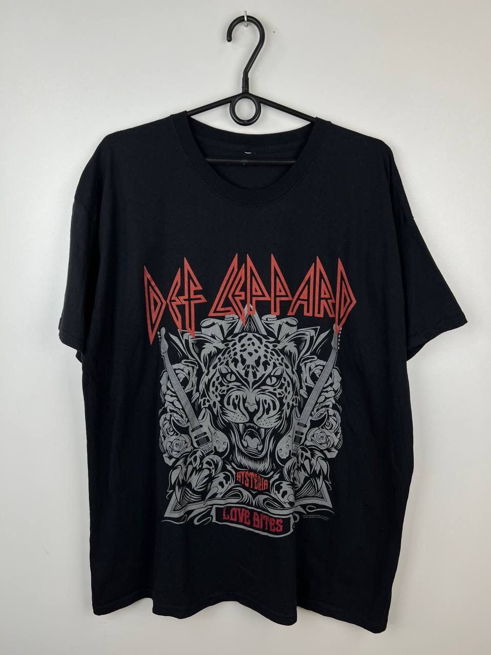 Vintage Def Leppard band t-shirts size XL Size US XL / EU 56 / 4 - 1 Thumbnail