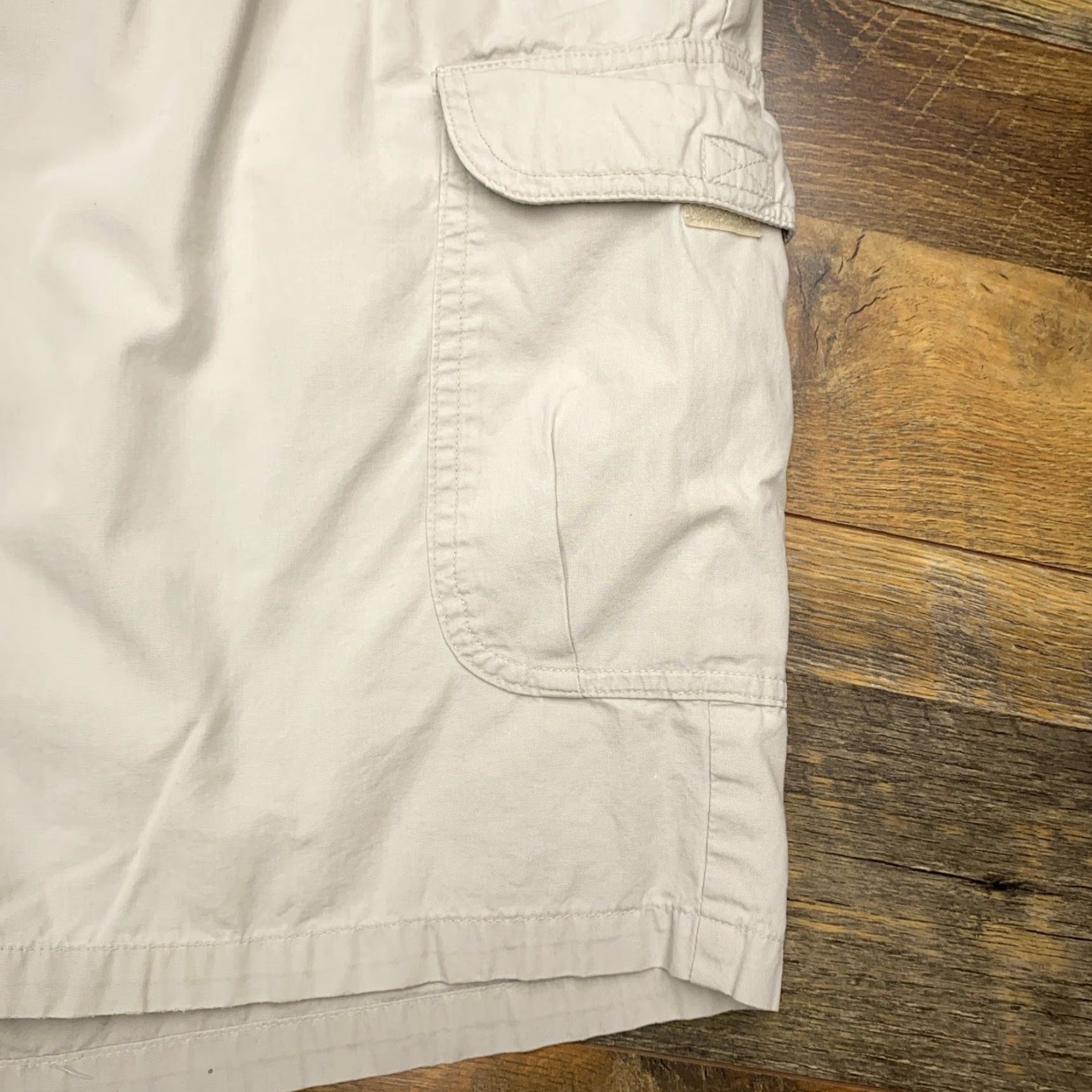 Vintage Columbia Cargo Shorts Mens 44 Beige Hiking Outdoor Casual Shorts Cargo Pocket Regular 100% Cotton Beige Mens Size US 44 / EU 60 - 4 Thumbnail
