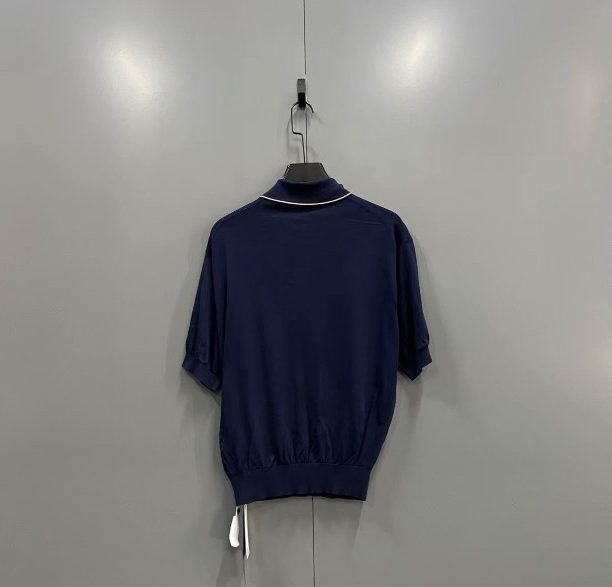 Prada PRADA dark navy V-neck logo knit short sleeve J41 Size US M / EU 48-50 / 2 - 2 Thumbnail