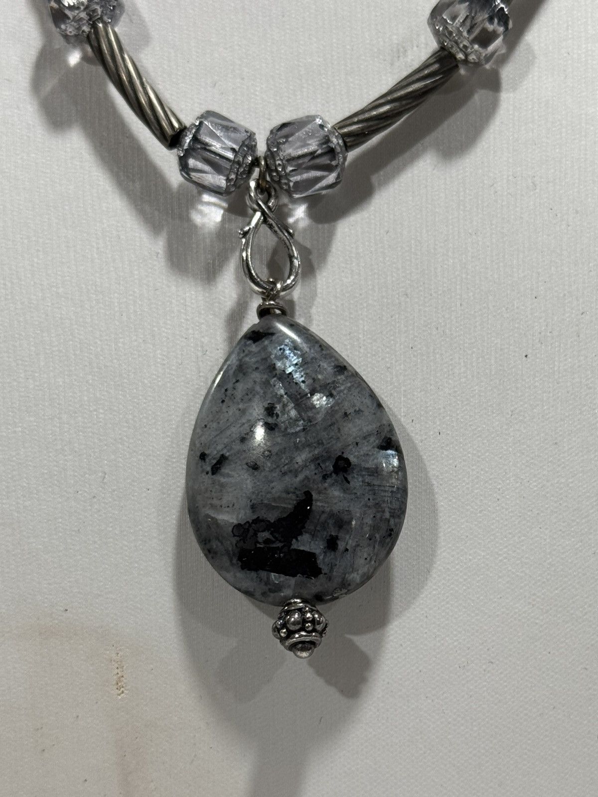 Jewelry This is a 18KGP necklace with a teardrop-shaped larvikite Size ONE SIZE - 3 Thumbnail