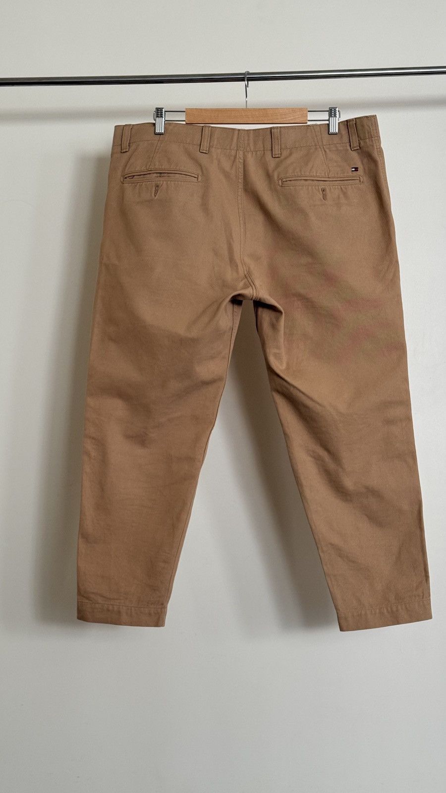 Tommy Hilfiger Tommy Hilfiger tan tapered chino pants Size US 38 / EU 54 - 2 Thumbnail