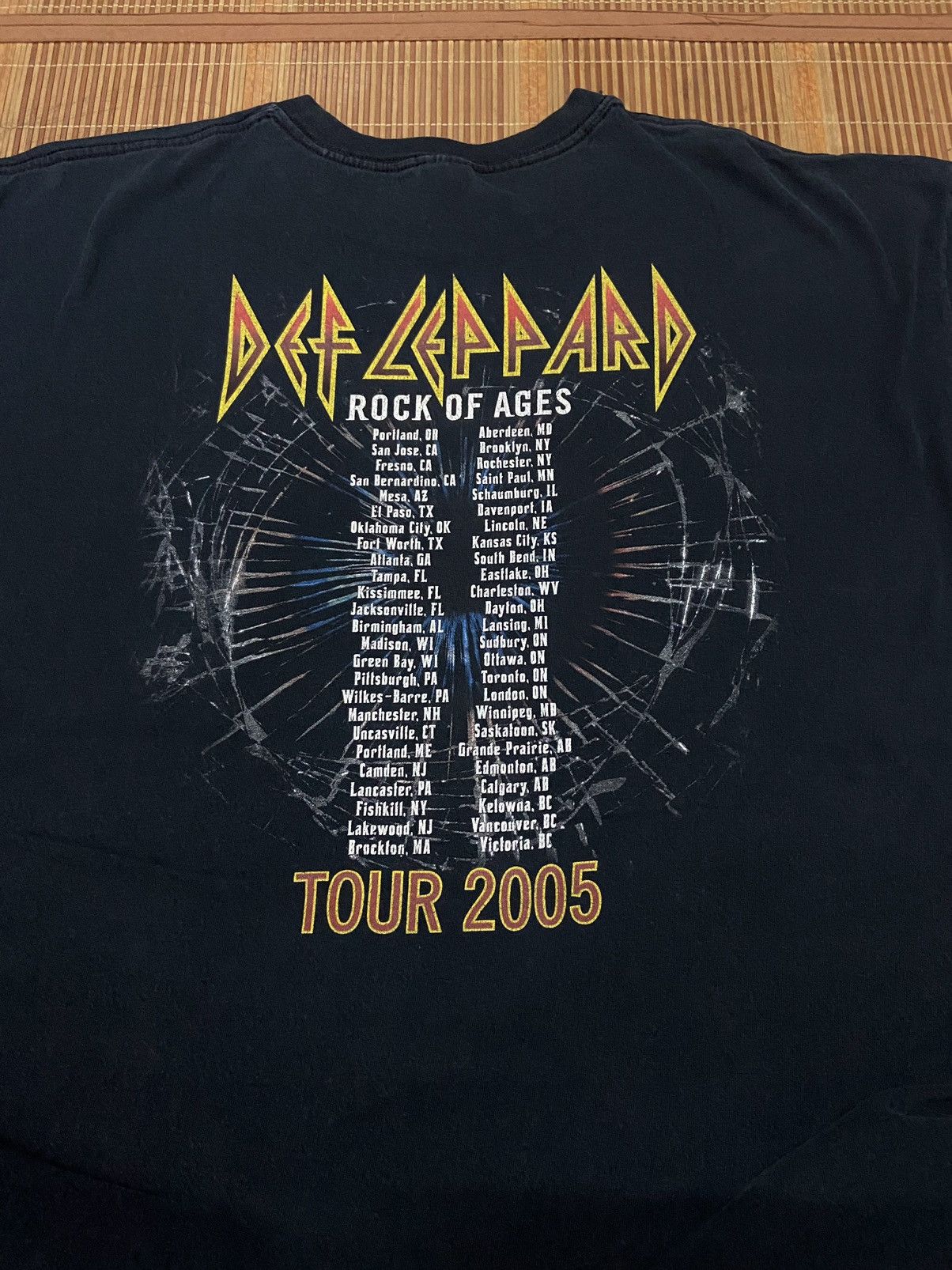 Band Tees DEF LEPPARD ROCK OF AGES TOUR TEE Size US XXL / EU 58 / 5 - 14 Thumbnail