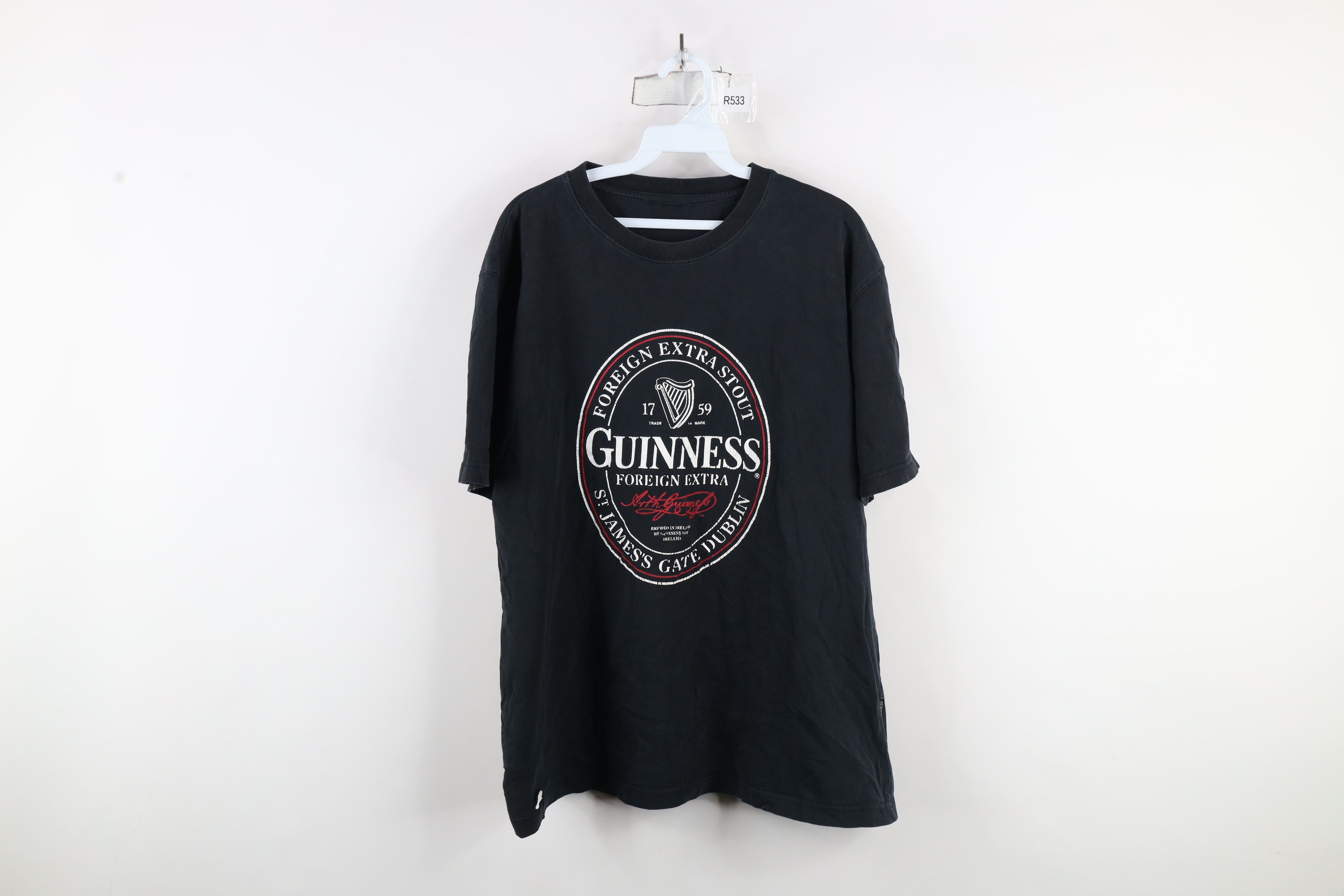 Vintage Vintage Guinness Beer Spell Out Foreign Extra Stout T-Shirt Size US XL / EU 56 / 4 - 1 Thumbnail