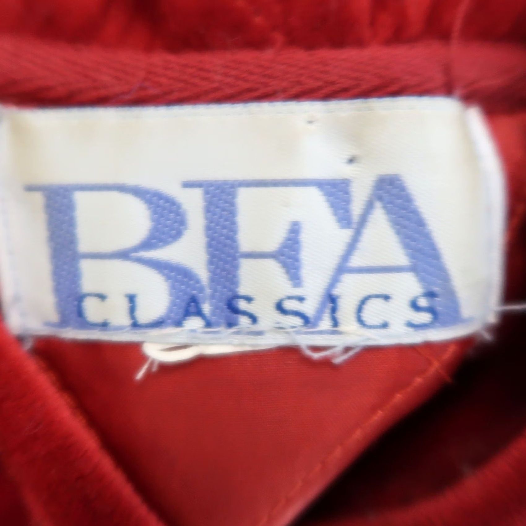 Vintage VINTAGE BFA Classics Red Velvet Quilted Jacket Womens M Short Sleeve Button Closure Autumn Winter Spring Casual Velvet Fabric Size M / US 6-8 / IT 42-44 - 5 Thumbnail