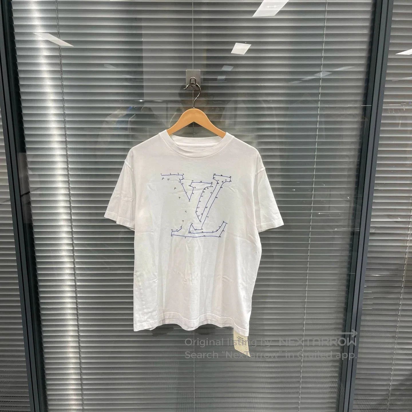 Louis Vuitton White Short Sleeve Graphic T-Shirt. Size US M / EU 48-50 / 2 - 1 Thumbnail