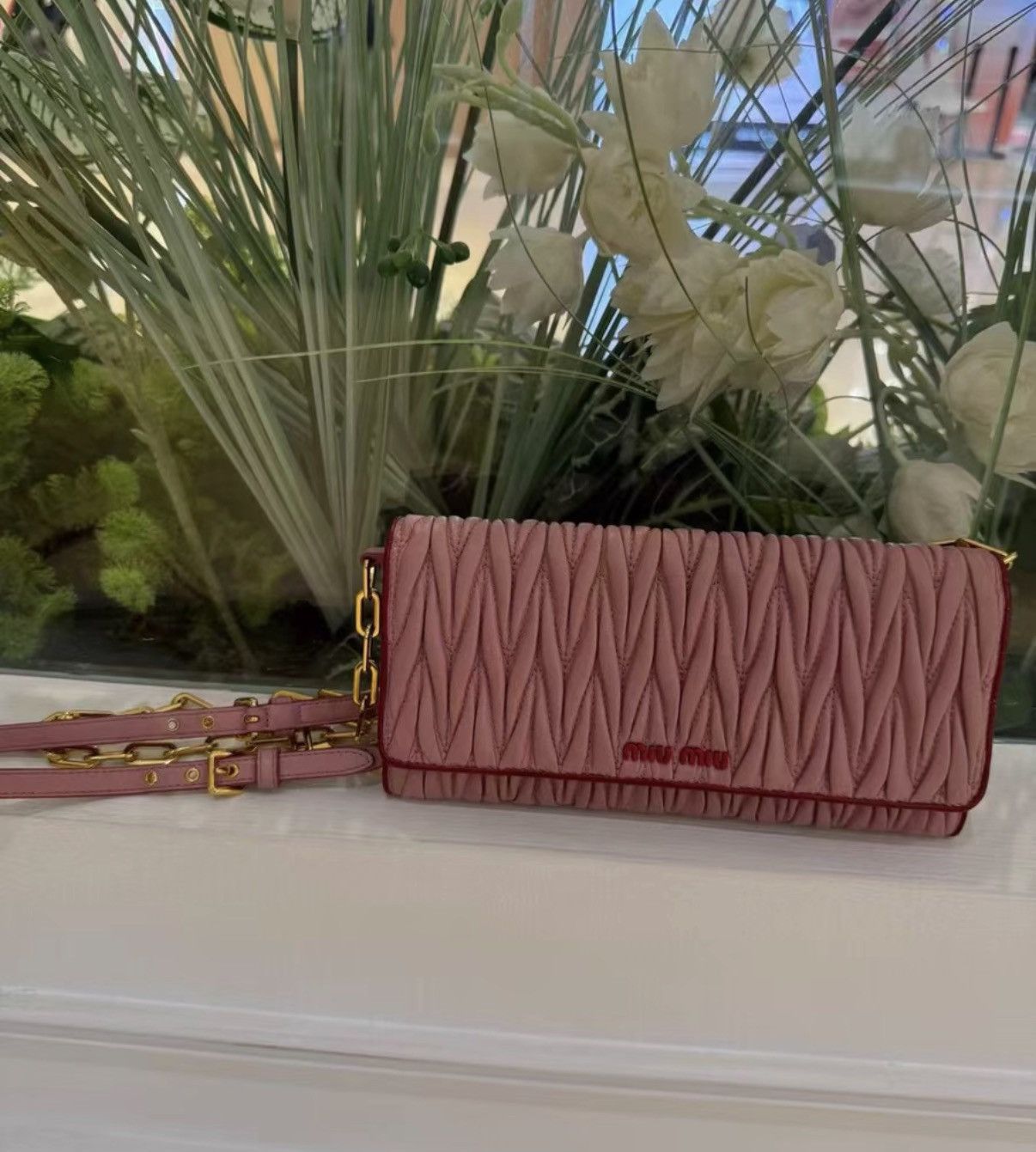 Miu Miu Miu Miu Chain Bag in Crinkled Pink Lambskin. Size ONE SIZE - 1 Thumbnail