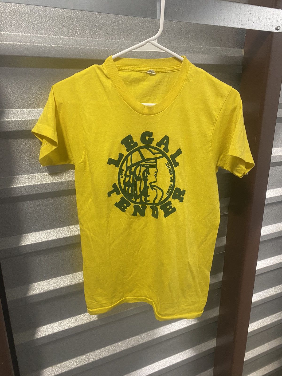 Vintage 1979 Legal Tender “In Her We Trust” Shirt Size US S / EU 44-46 / 1 - 1 Thumbnail