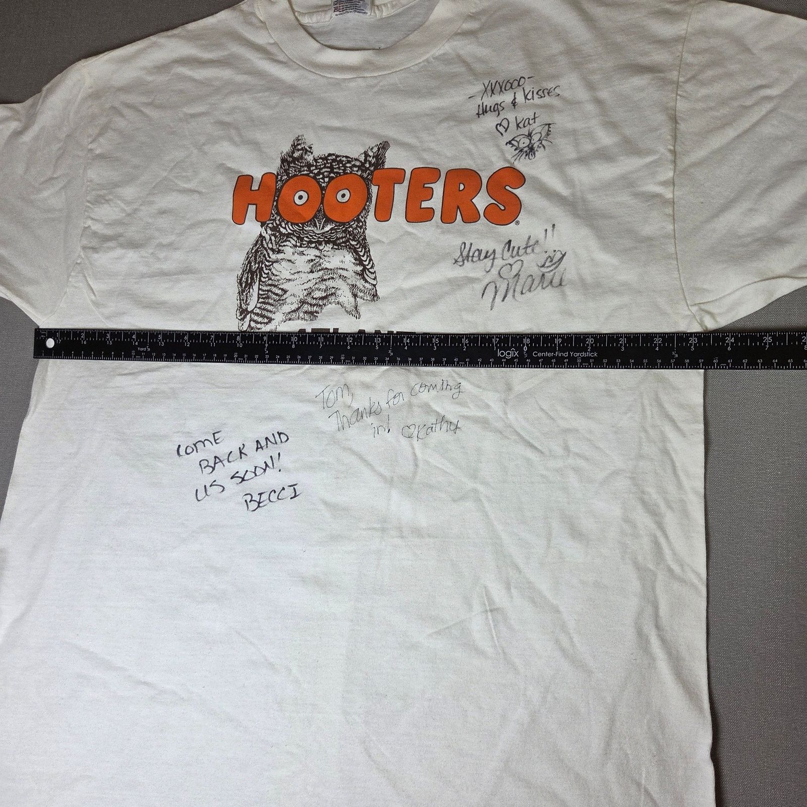 Hanes Hooters Atlanta GA Signed Vintage Tee XL USA Size US XL / EU 56 / 4 - 13 Thumbnail
