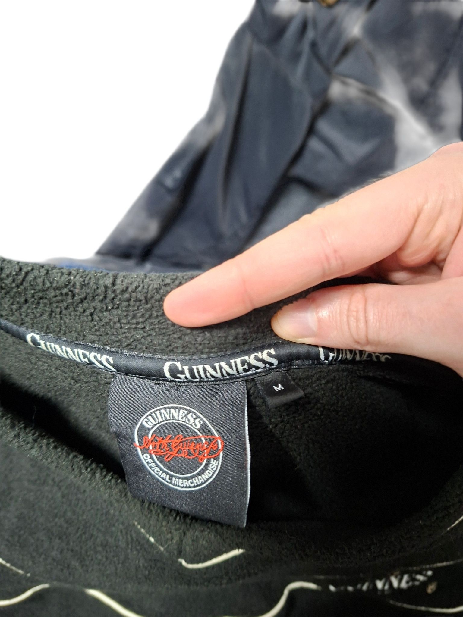 Other GUINNESS VINTAGE OFFICIAL MERCH V-NECK FLEECE SWEATSHIRT Size US M / EU 48-50 / 2 - 4 Thumbnail