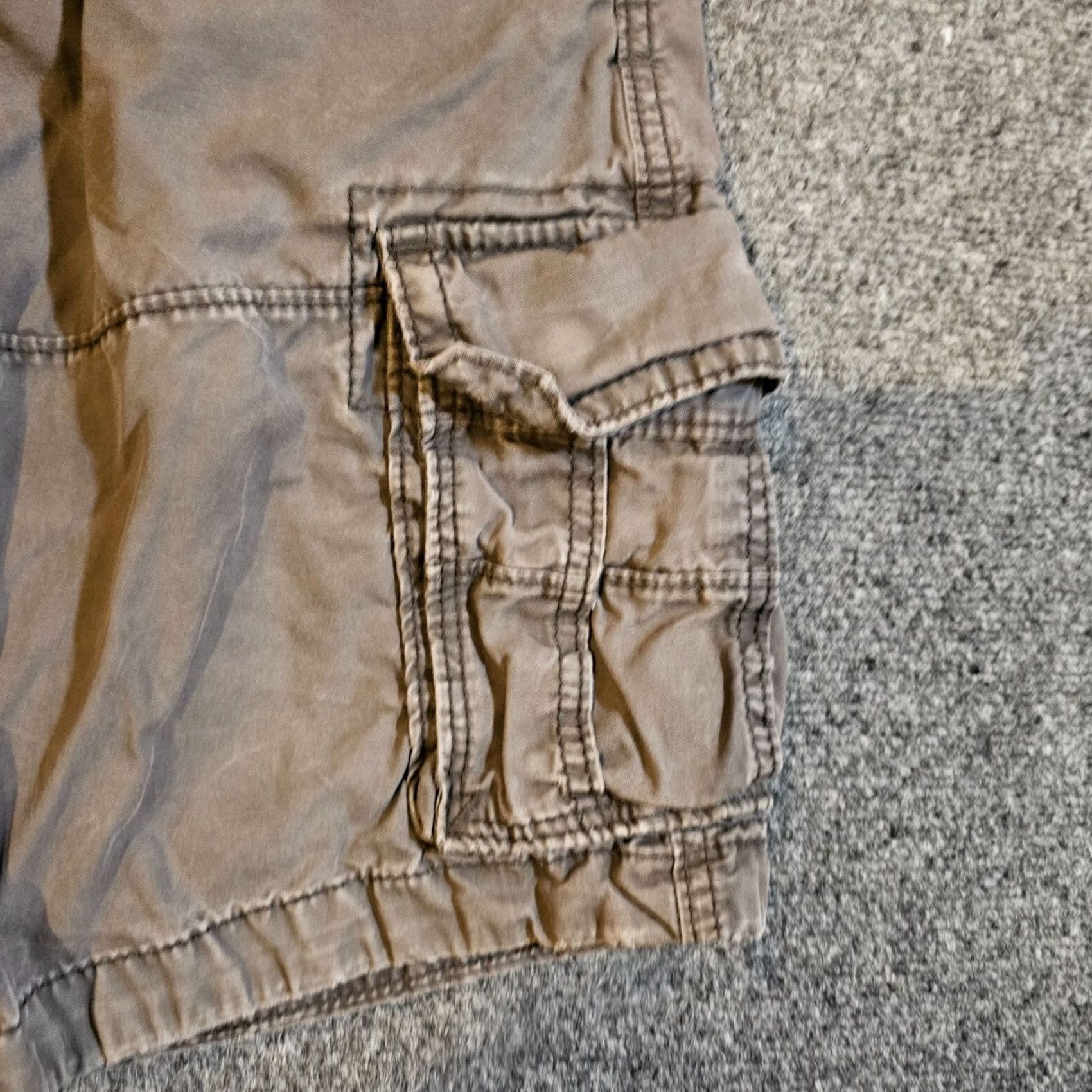 Abercrombie & Fitch Abercrombie & Fitch Short Mens 28 Gray Cargo Flat Front 10 Inch Casual Preppy Size US 28 / EU 44 - 3 Thumbnail