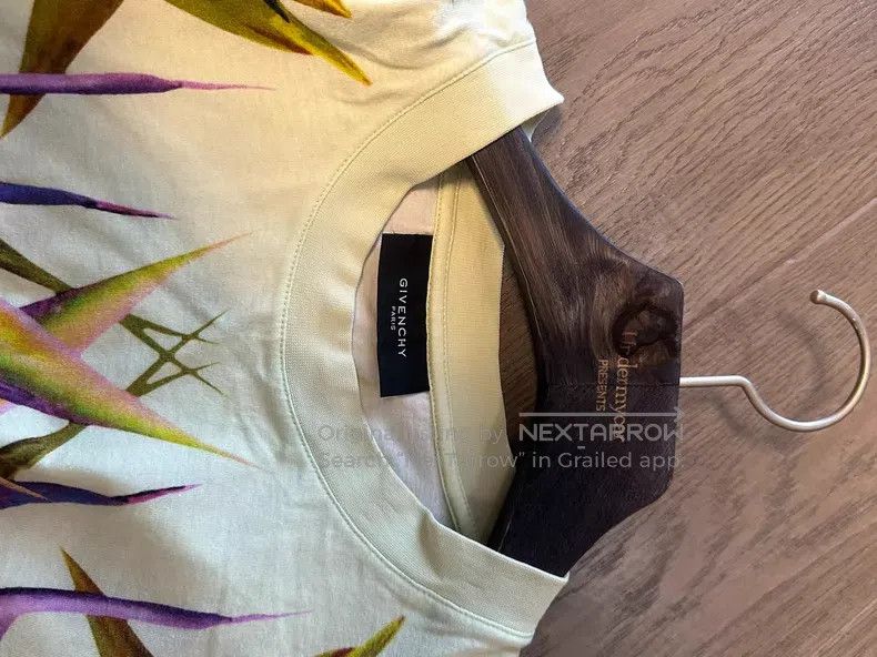 Givenchy Givenchy short sleeves Size US S / EU 44-46 / 1 - 3 Thumbnail