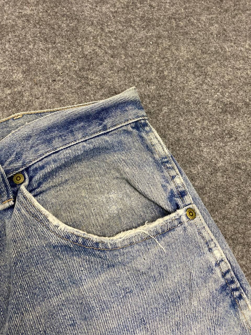 Wrangler vintage wrangler lightwash distressed denim Size US 37 - 12 Thumbnail