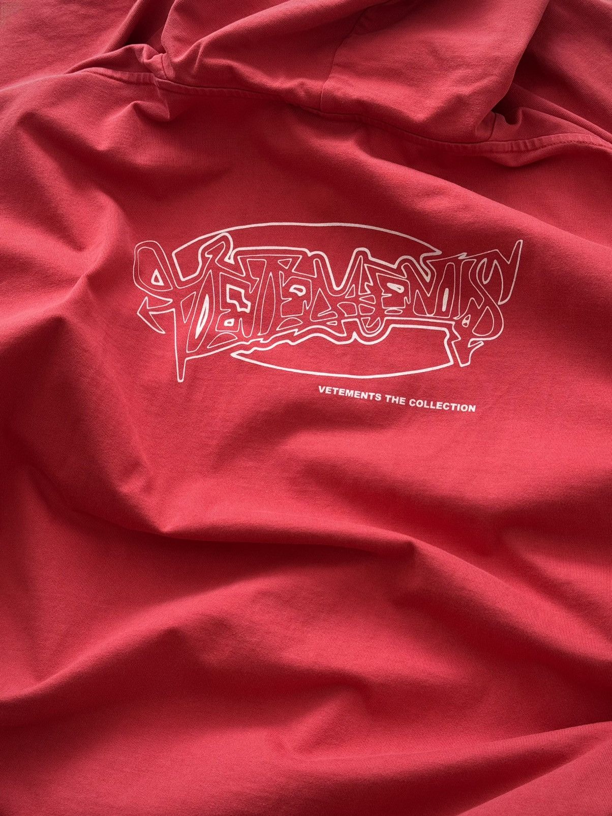 Vetements Vetements 2018 ‘The Collection’ Graphic Red Hoodie Size US M / EU 48-50 / 2 - 9 Thumbnail