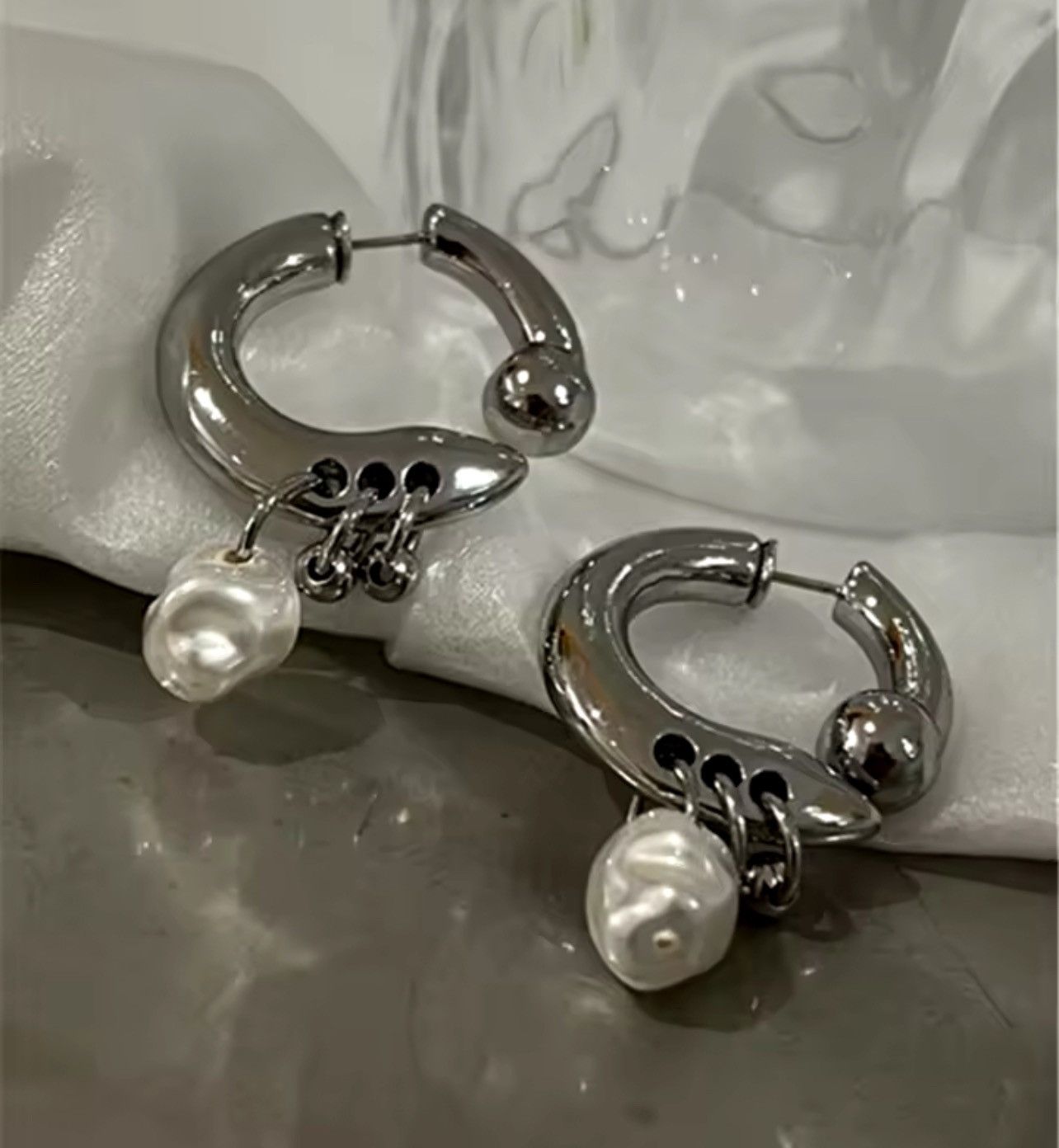 Japanese Brand × Vintage Chic pearl pendant earrings Size ONE SIZE - 4 Thumbnail