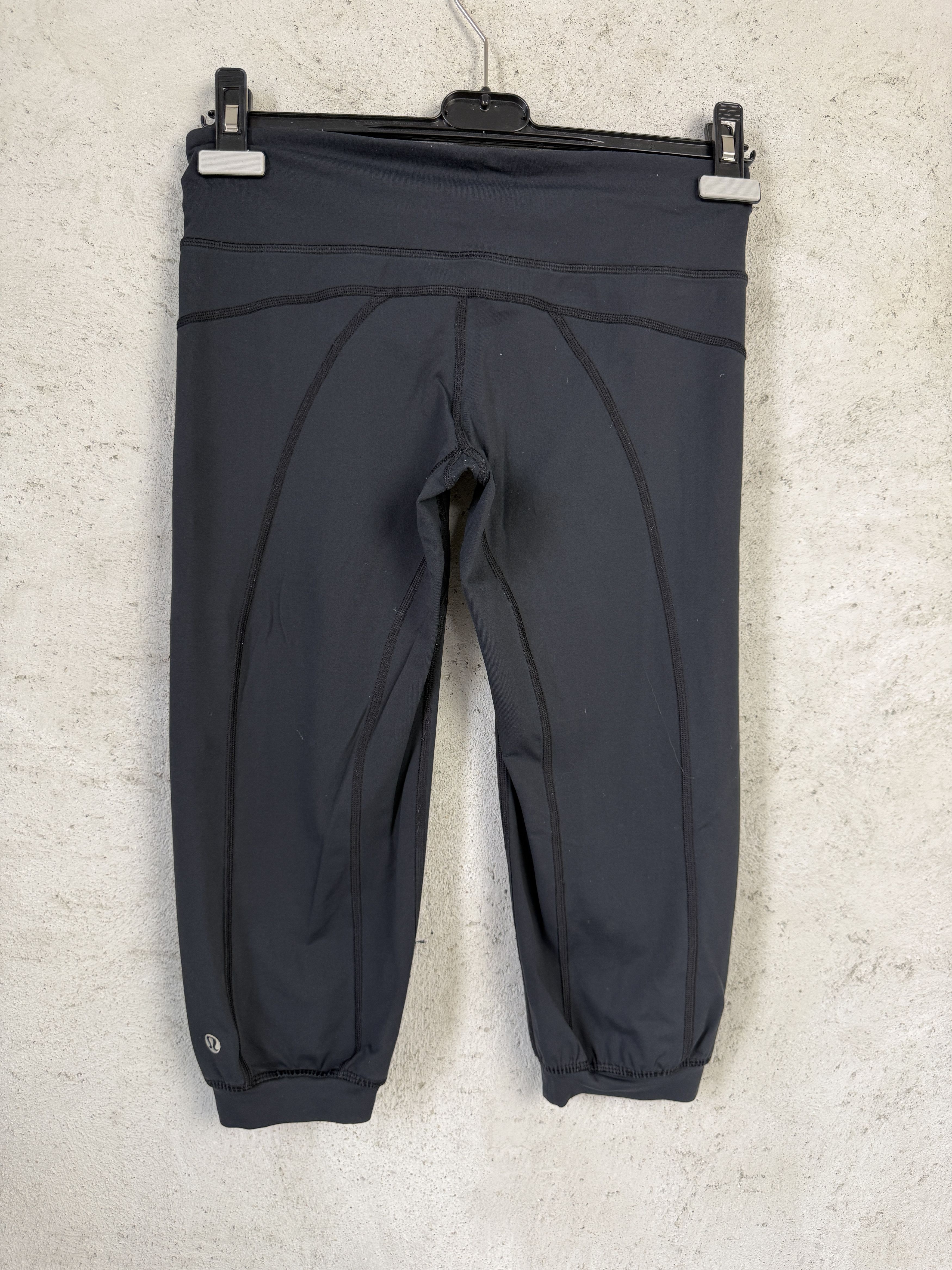 Lululemon Lululemon capri leggings joggers sport gym yoga pilates Size 28" / US 6 / IT 42 - 1 Thumbnail