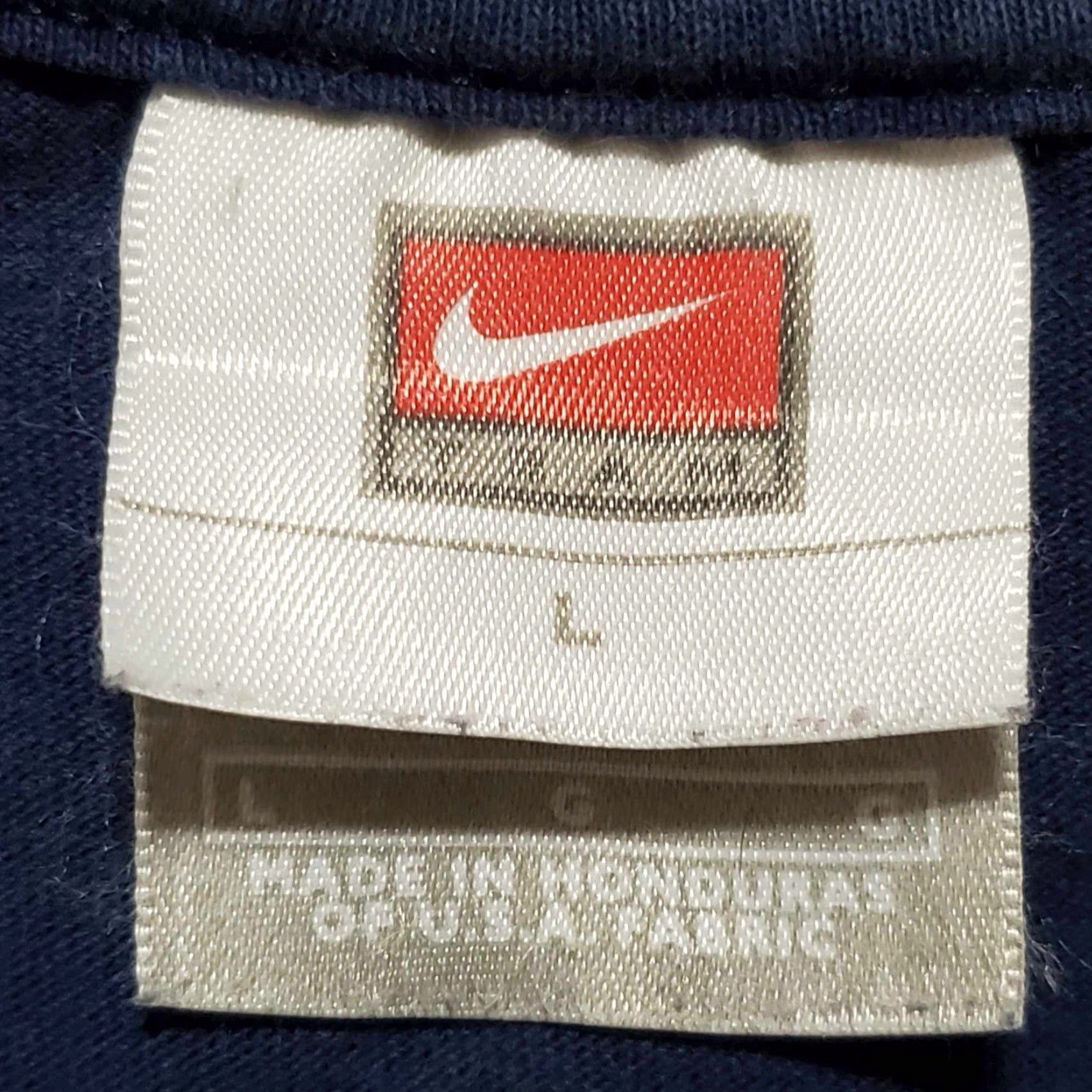 Nike VINTAGE Nike Pitt Panthers T Shirt Center Swoosh Grey Tag Large Pittsburgh L Blue Mens Sports Classic 90s Size US L / EU 52-54 / 3 - 2 Thumbnail