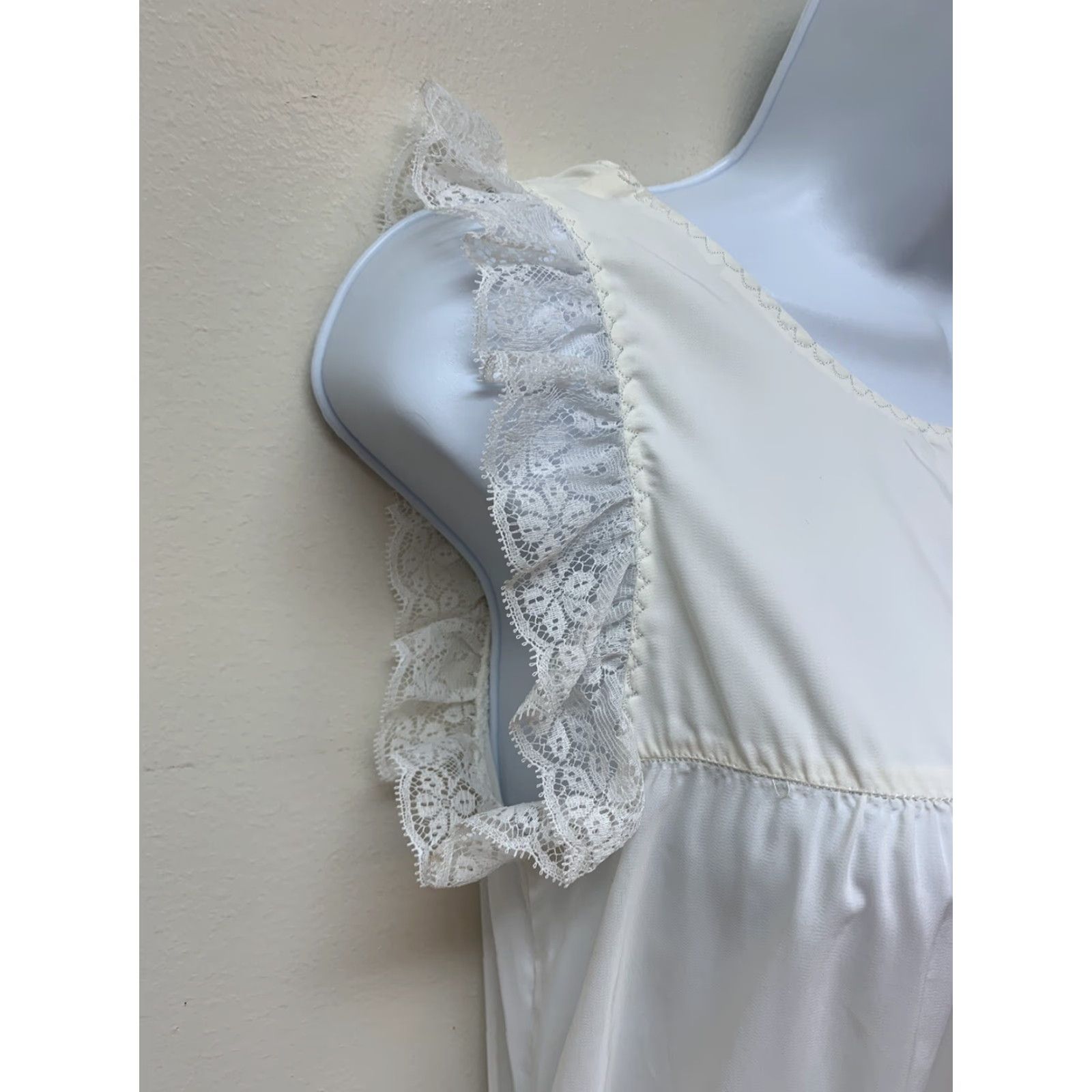 Vintage VINTAGE Najla New York Silky Crepe Lace Full Length Nightgown S 1970s USA NOS Size ONE SIZE - 3 Thumbnail
