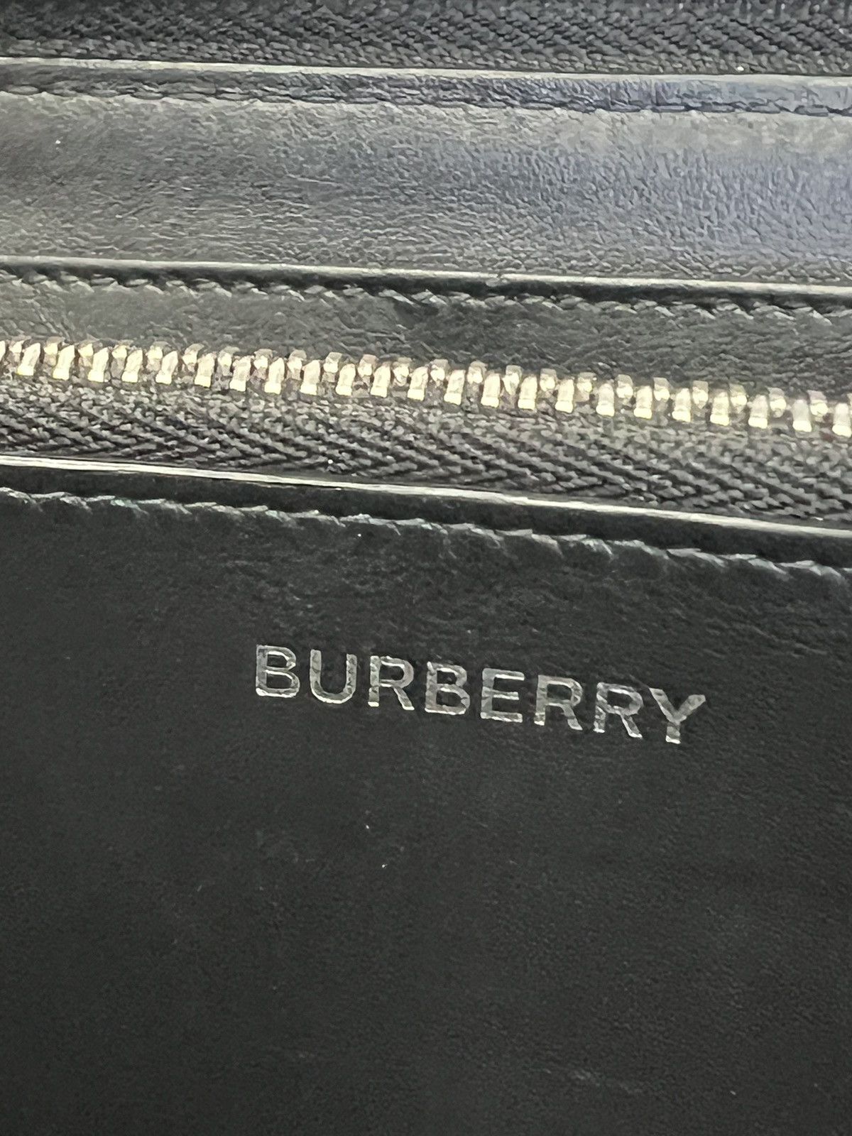 Burberry × Designer Burberry Logo Embossed Leather Bifold Wallet Size ONE SIZE - 9 Thumbnail