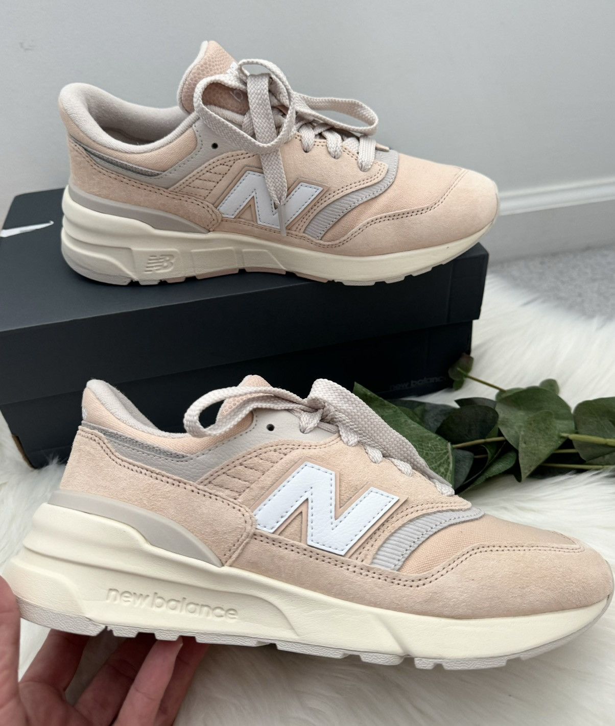 New Balance New Balance 997R Sneakers in Light Peach, Size 9.4 Size US 9.5 / IT 39.5 - 5 Thumbnail