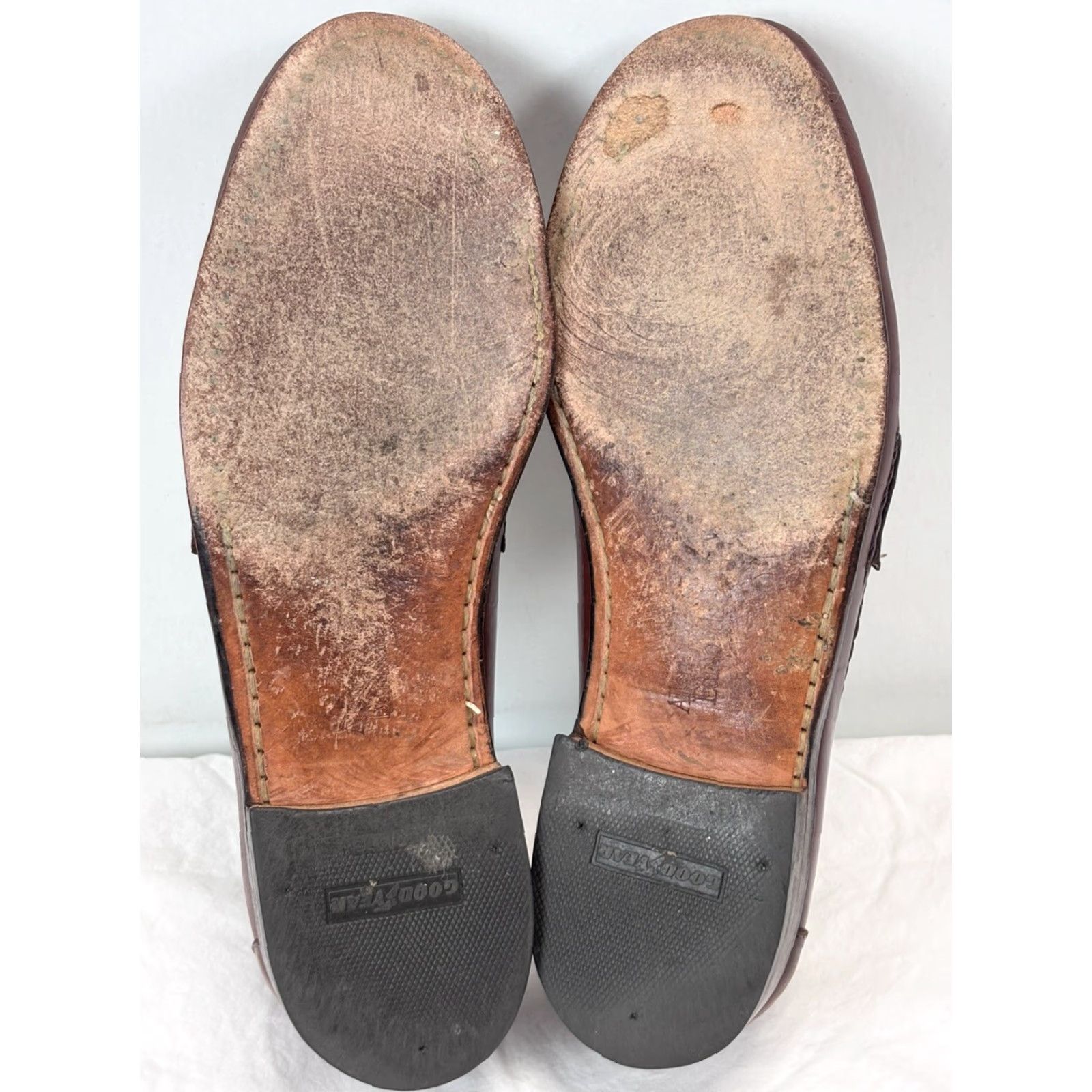 Allen Edmonds VINTAGE Allen Edmonds Maxfield Brown Leather Loafer Oxford D Slip On Men’s 9 Brown Leather Maxfield Tassel Dress Shoes Mens Size US 9 / EU 42 - 7 Thumbnail