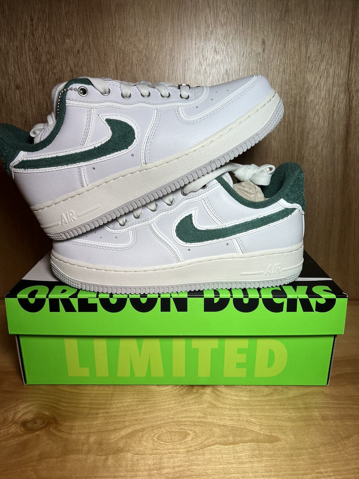 Nike Size 6.5 - AF1 Oregon PE Size US 6.5 / EU 39-40 - 1 Thumbnail