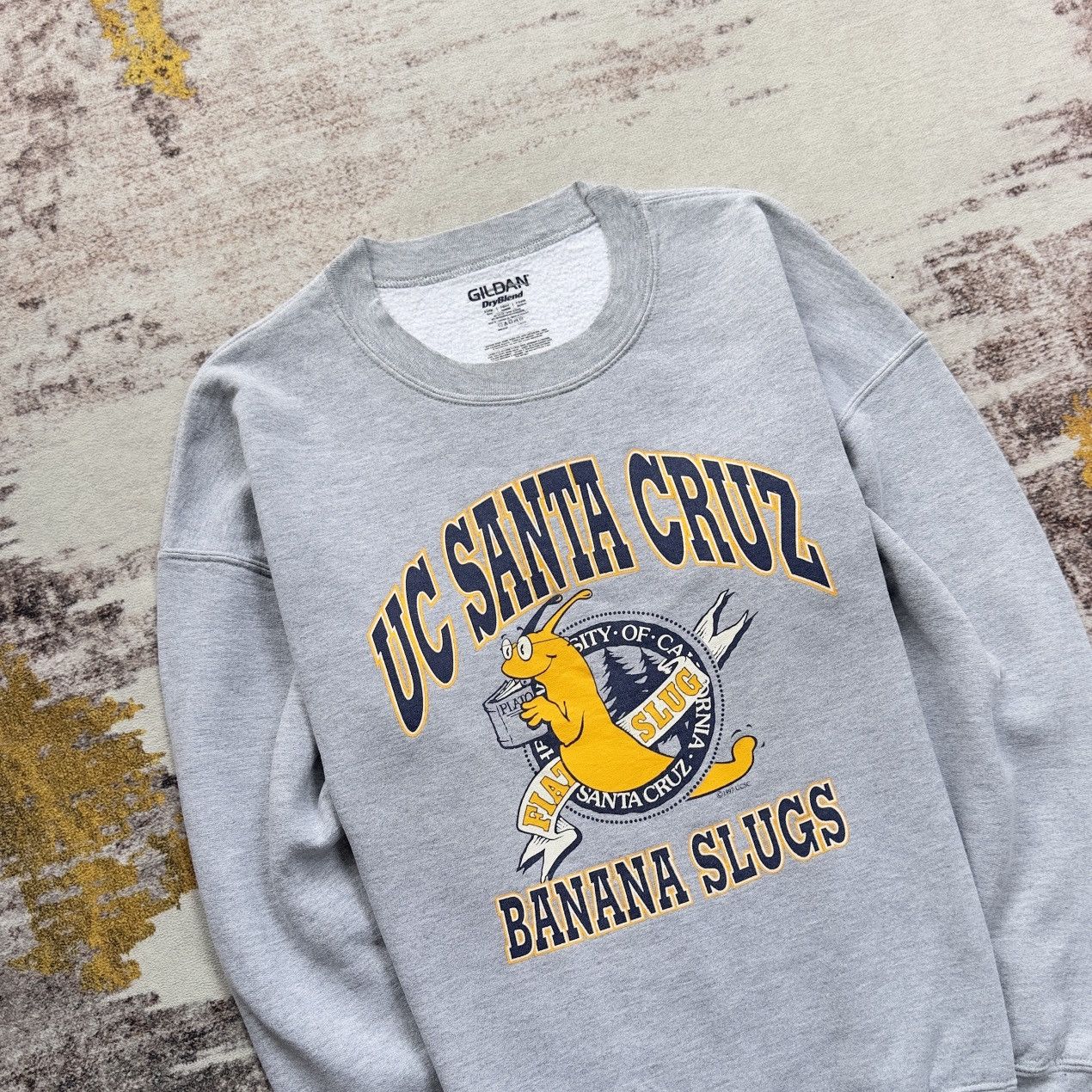 Gildan VINTAGE PULP FICTION UC SANTA CRUZ SLUGS SWEATSHIRT Size US XL / EU 56 / 4 - 2 Thumbnail