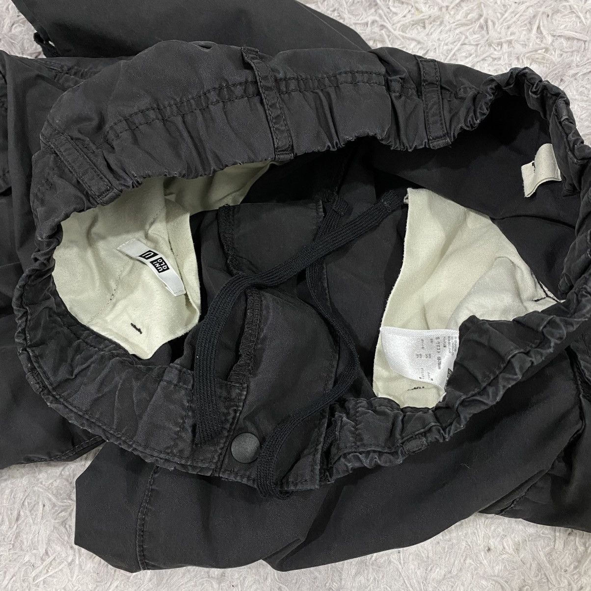 Uniqlo Uniqlo cargo lightweight pant Size US 33 - 4 Thumbnail